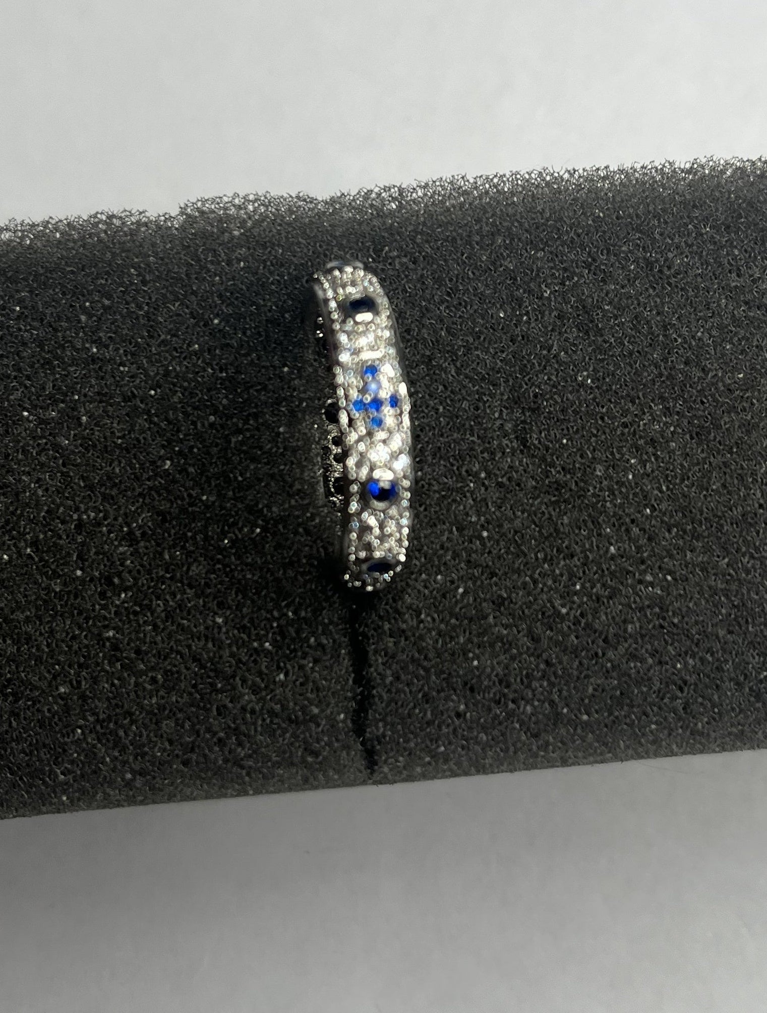 Anello Eternity in Acciaio a Cristalli Bianchi e Blu