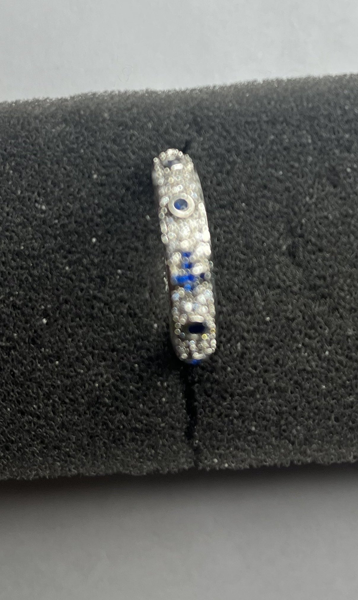 Anello Eternity in Acciaio a Cristalli Bianchi e Blu
