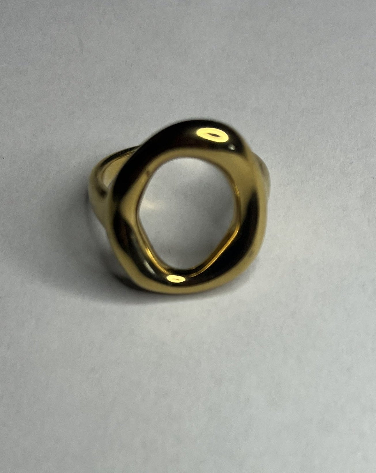 Anello Orbital placcato oro in acciaio di alta qualità - Design moderno minimalista