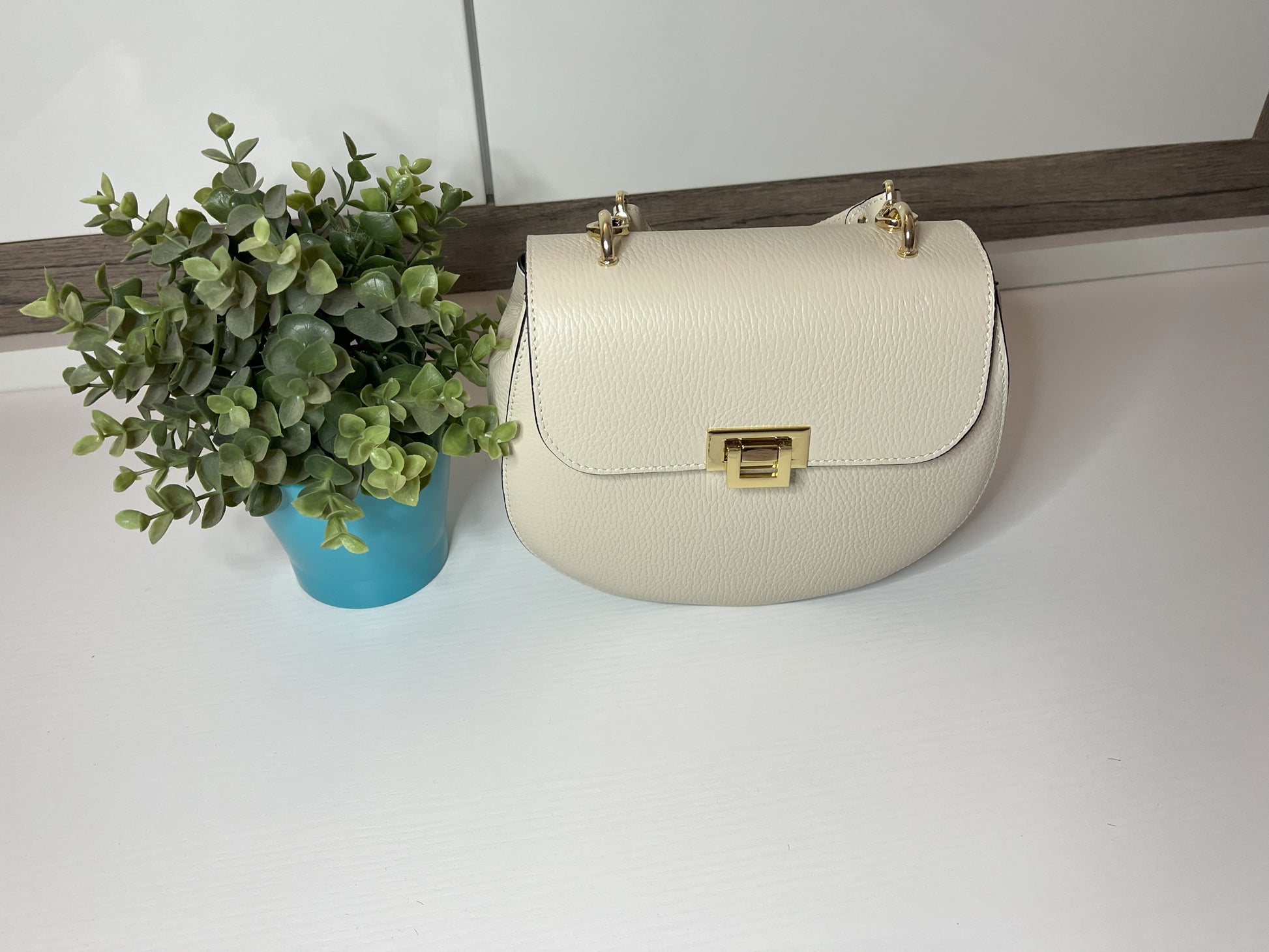Borsa Ornella moderna e funzionale per uso quotidiano con design elegante e materiali di qualità