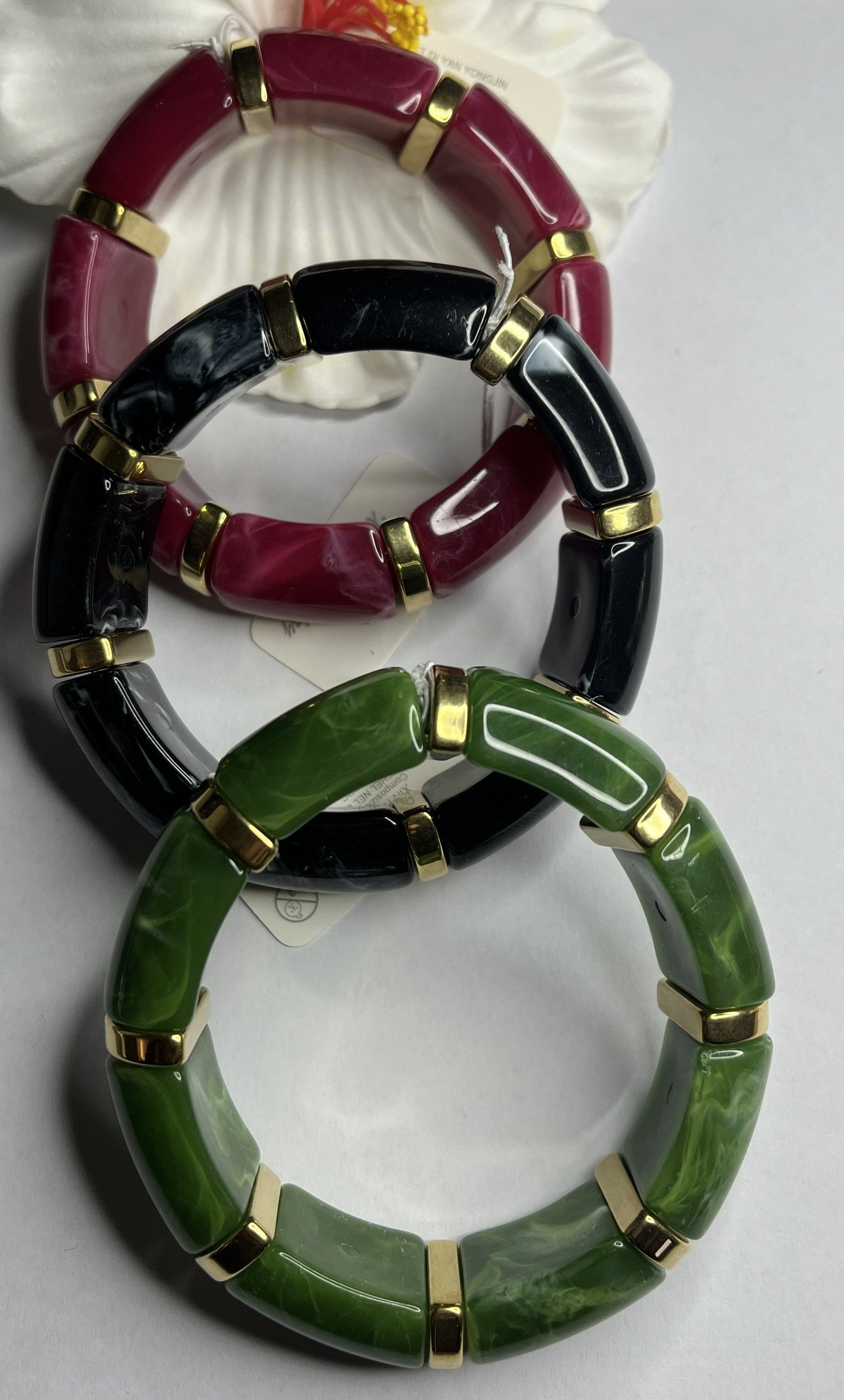 Bracciali bambù elegante con segmenti in resina bordeaux, nera, verde e inserti dorati