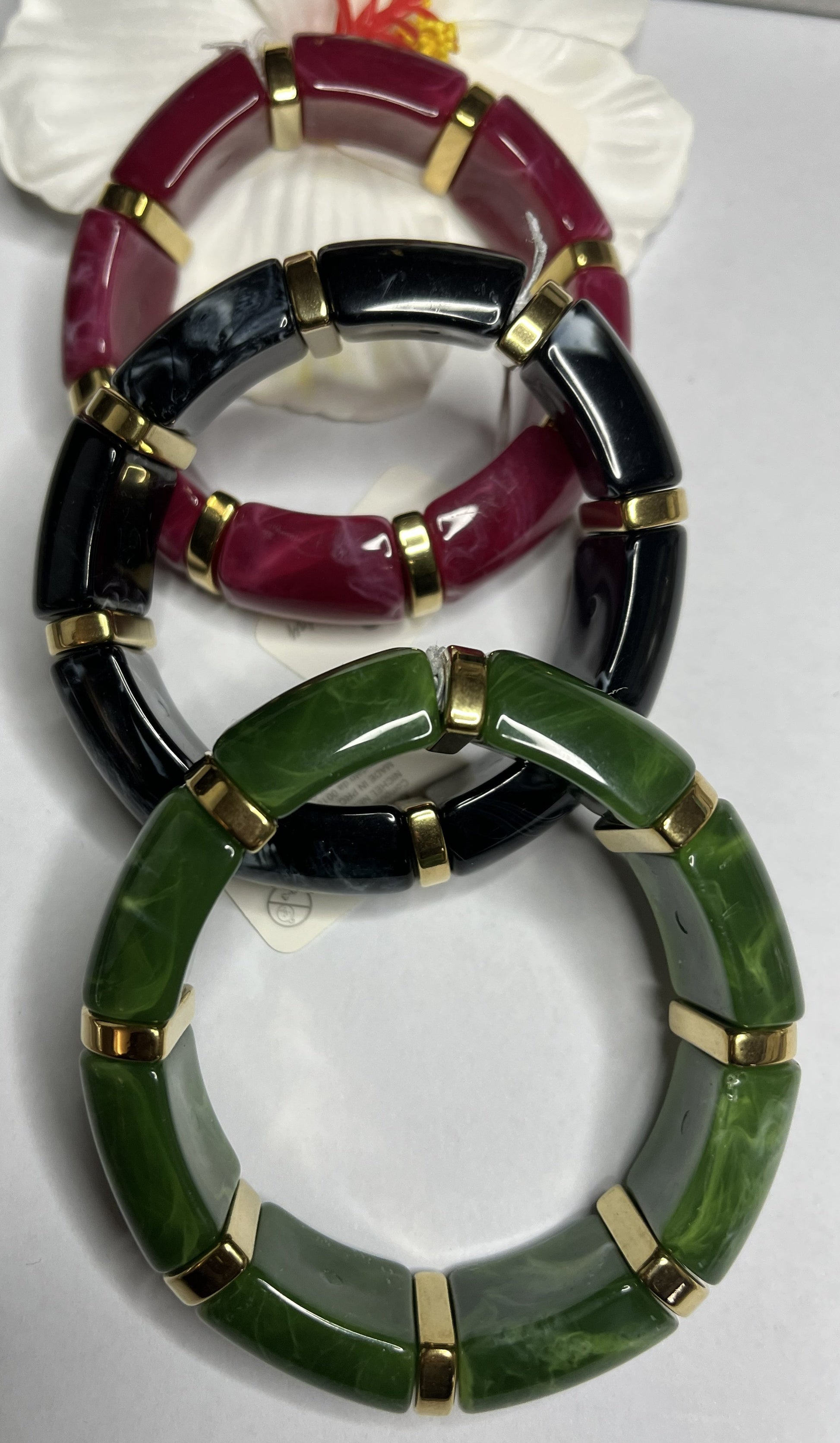 Bracciali bambù elegante con segmenti in resina bordeaux, nera, verde e inserti dorati