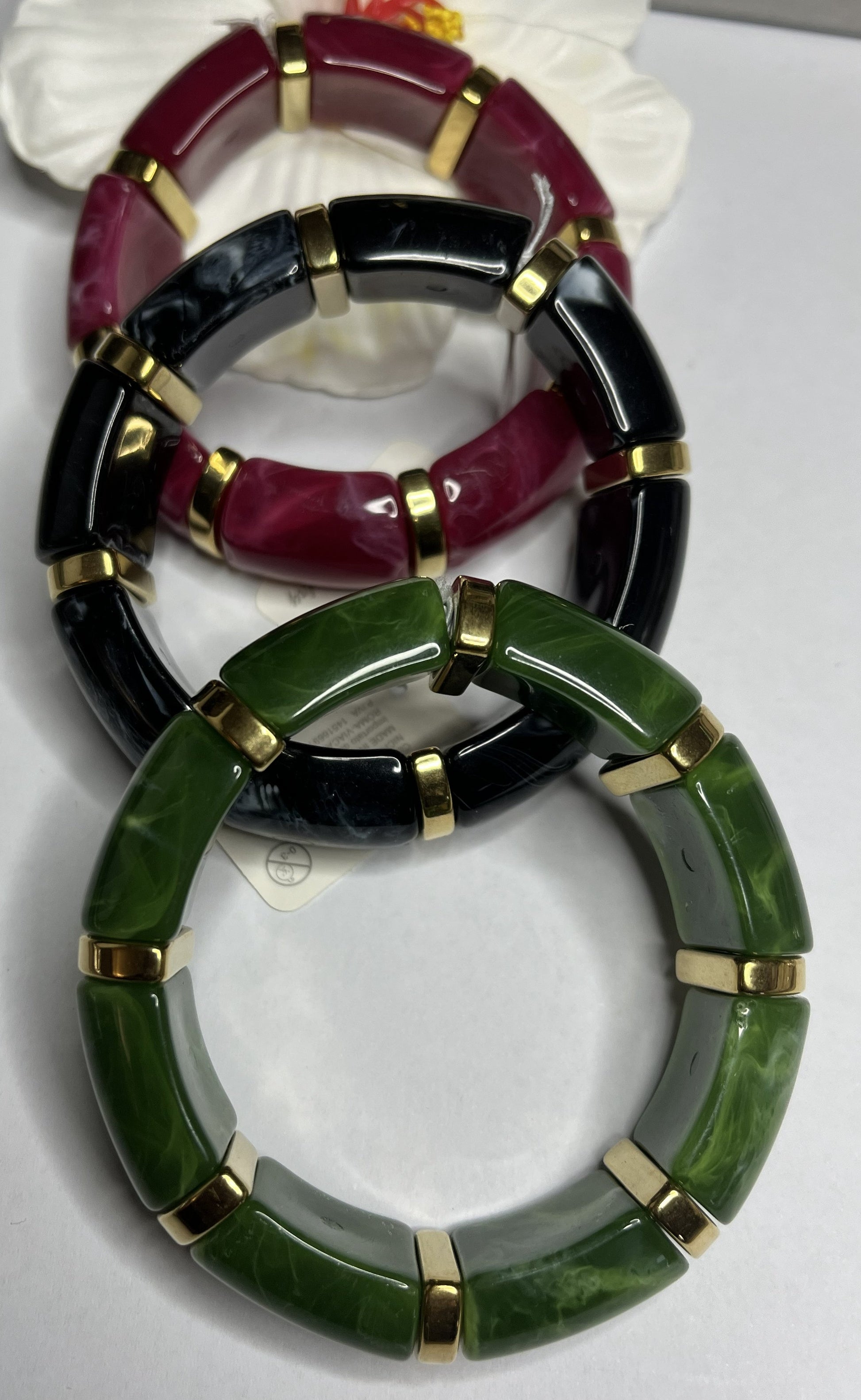Bracciali bambù elegante con segmenti in resina bordeaux, nera, verde e inserti dorati