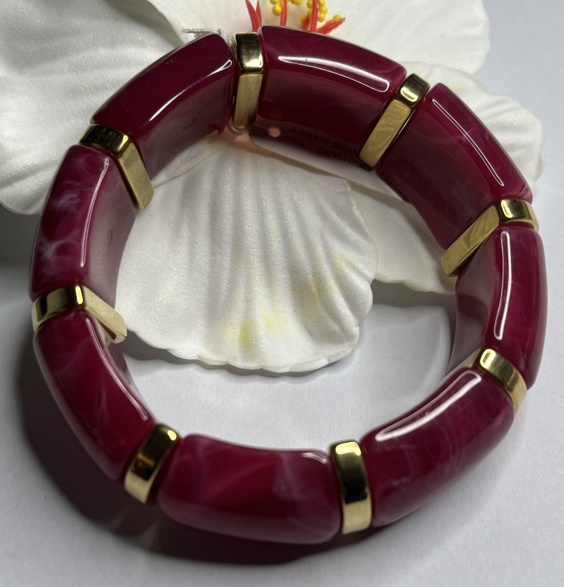 Bracciale bambù elegante con segmenti in resina bordeaux e inserti dorati