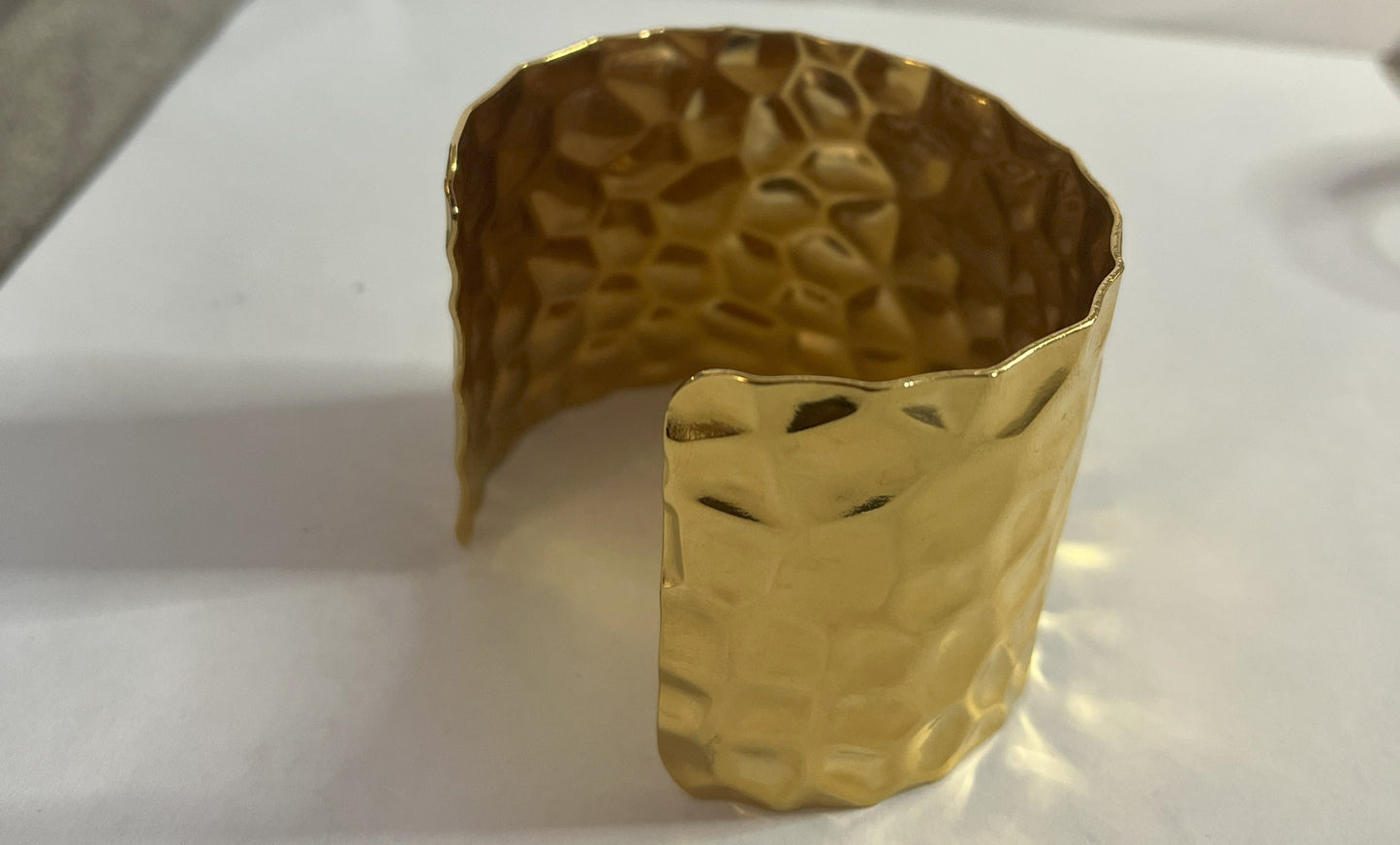 Bracciale Rigido Martellato alla Schiava