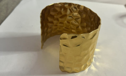 Bracciale Rigido Martellato alla Schiava