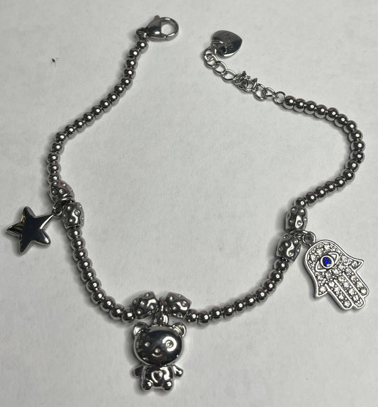 Braccialetto Hamsa in acciaio premium con ciondolo a forma di Mano di Fatima, catena delicata e dettagli dorati, simbolo di protezione e fortuna, variante silver