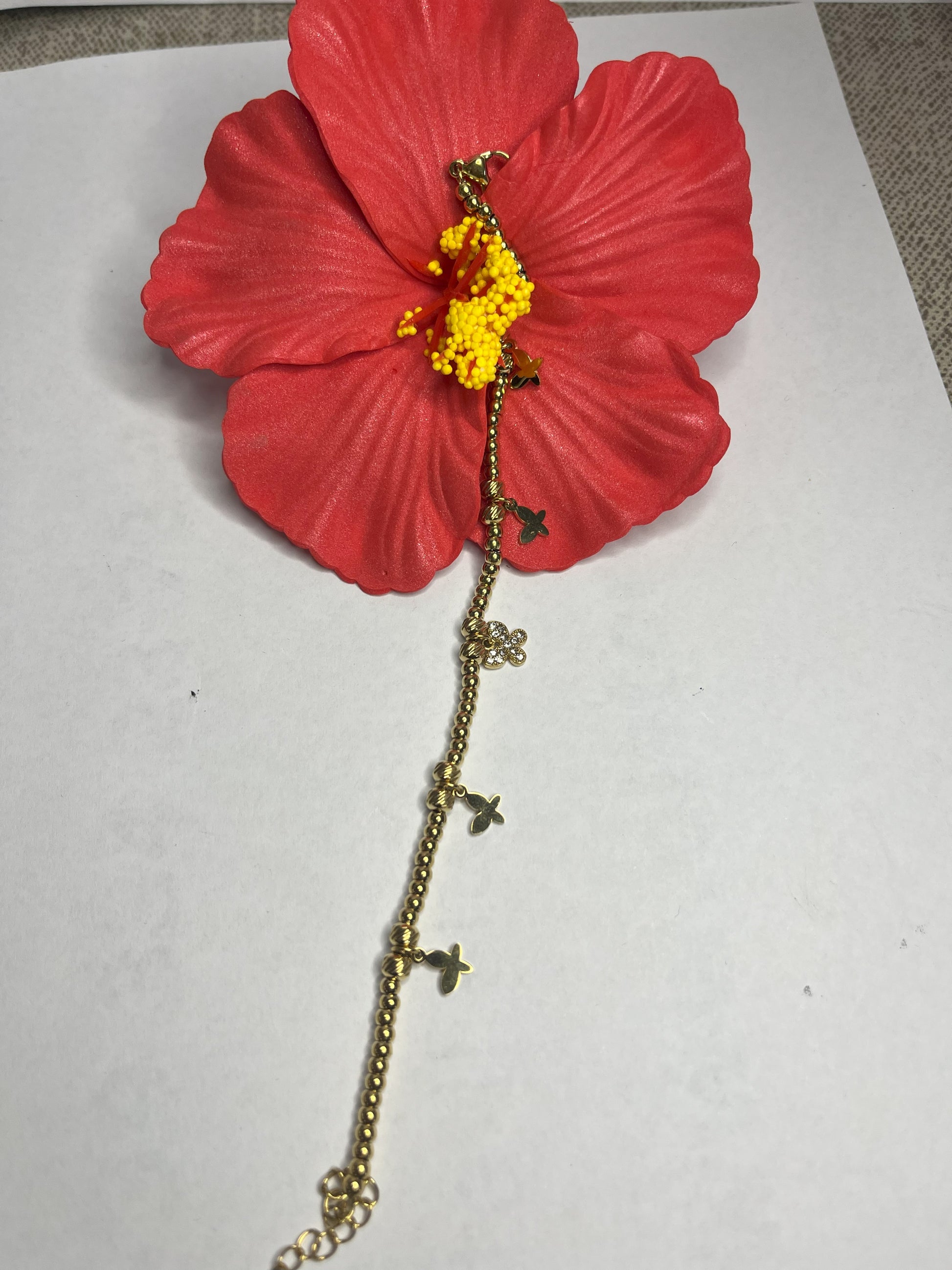 Braccialetto Papillon d'Or in acciaio premium dorato con ciondoli a forma di farfalla decorati con brillanti scintillanti, catena delicata, simbolo di trasformazione e eleganza femminile