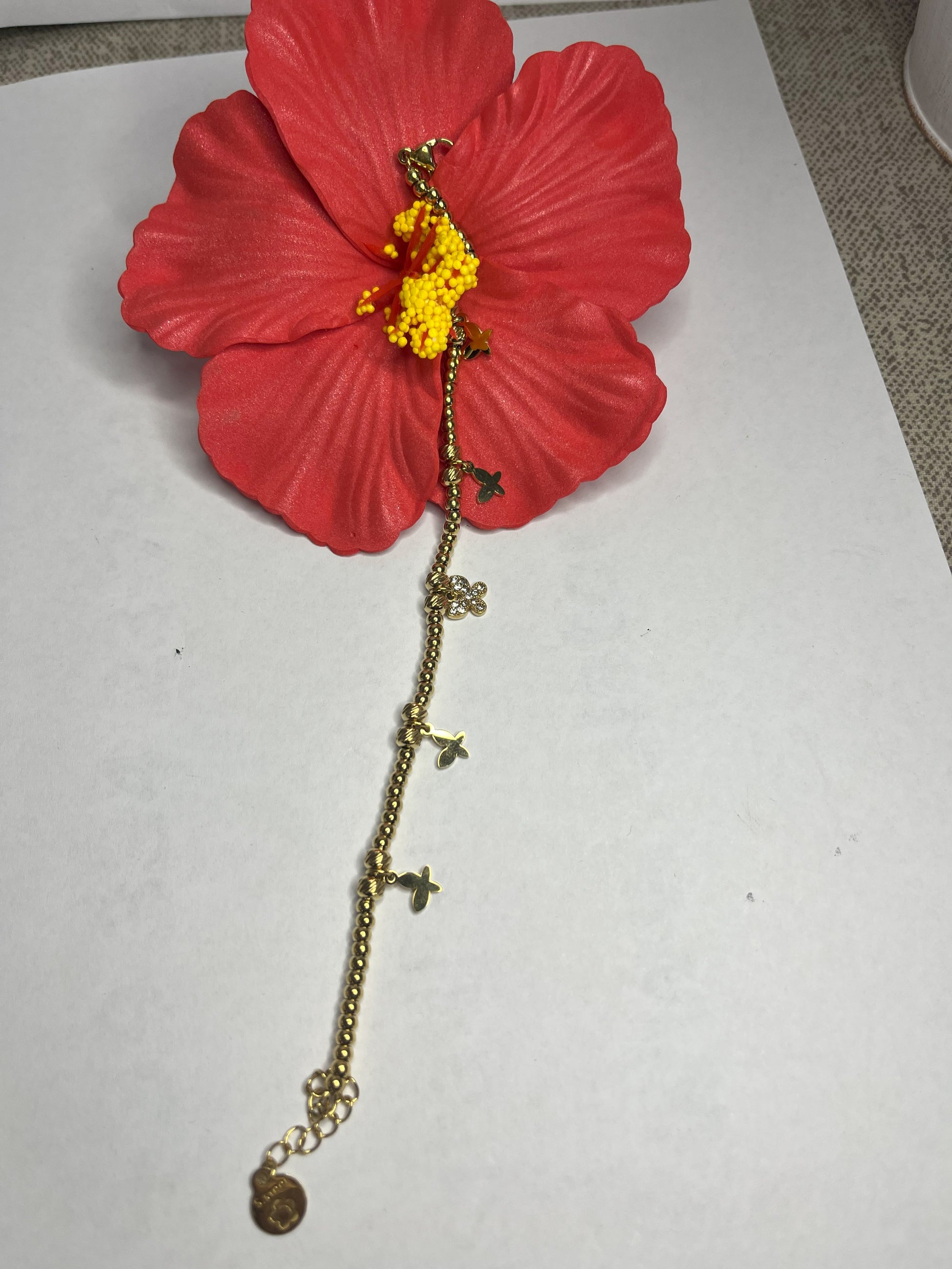 Braccialetto Papillon d'Or in acciaio premium dorato con ciondoli a forma di farfalla decorati con brillanti scintillanti, catena delicata, simbolo di trasformazione e eleganza femminile