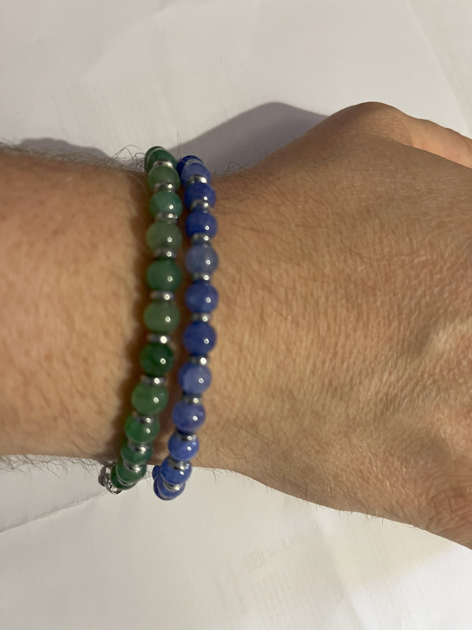 Braccialetto Serenity varietà Oceano - tonalità blu che richiama la profondità del mare. Braccialetto Serenity varietà Giada - colore verde che simboleggia equilibrio e armonia