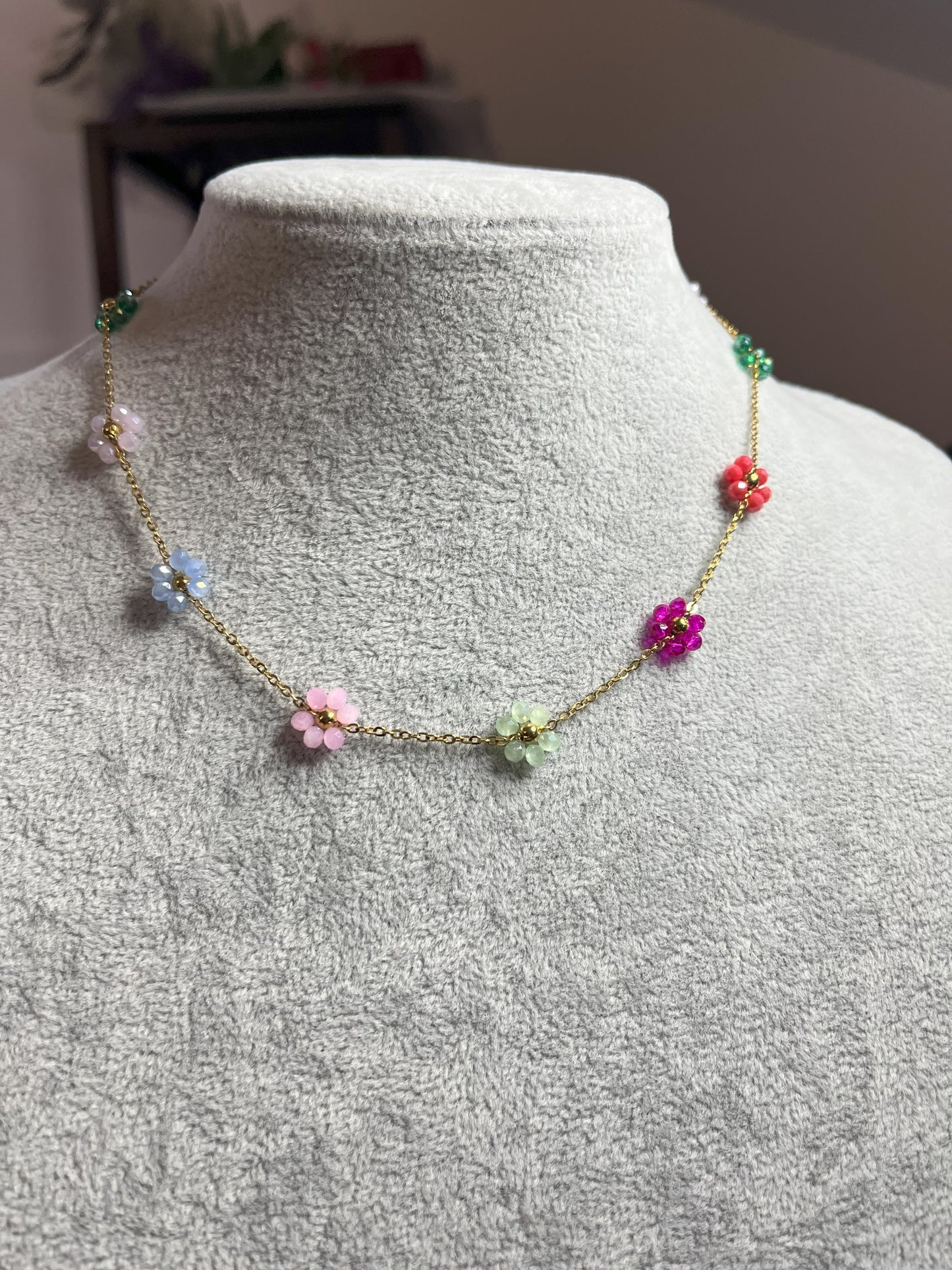 Collana Bouquet di Fiorellini in acciaio premium con piccoli fiori dorati su catena fine, design romantico e femminile