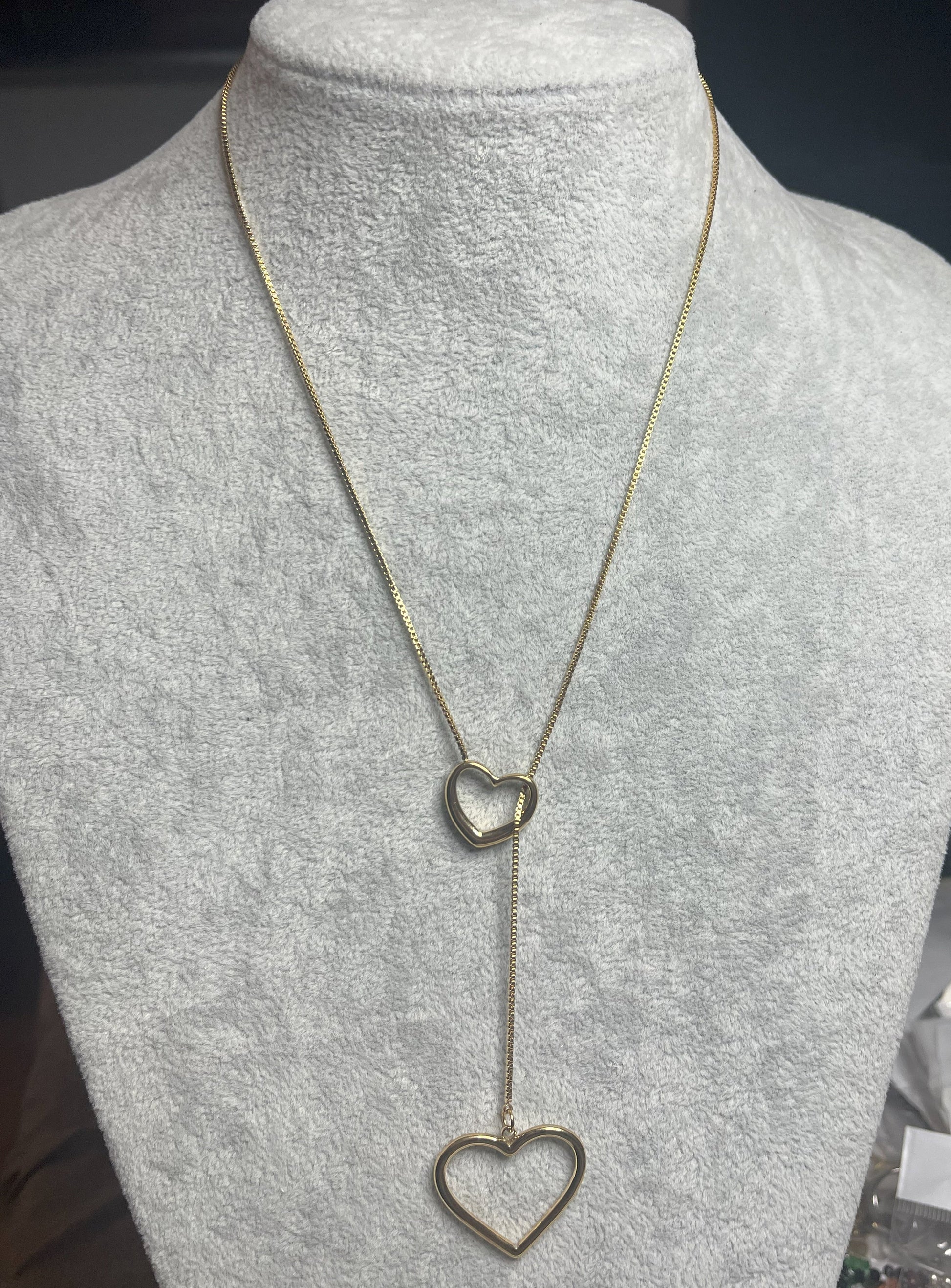 Collana cuori collegati a cascata dorata, due pendenti cuore su catena fine, acciaio placcato oro