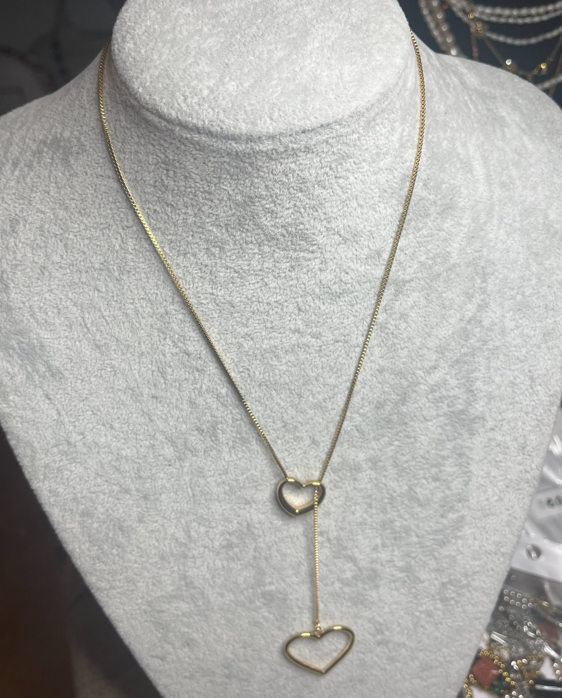 Collana cuori collegati a cascata dorata, due pendenti cuore su catena fine, acciaio placcato oro