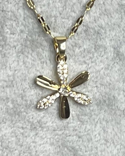 Collana con ciondolo margherita in acciaio inossidabile placcato oro su busto - gioiello elegante femminile con catena sottile