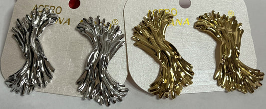 Orecchini pendenti Waterfall a cascata metallica con effetto fluido, disponibili in versione placcata oro e argento su cartoncino