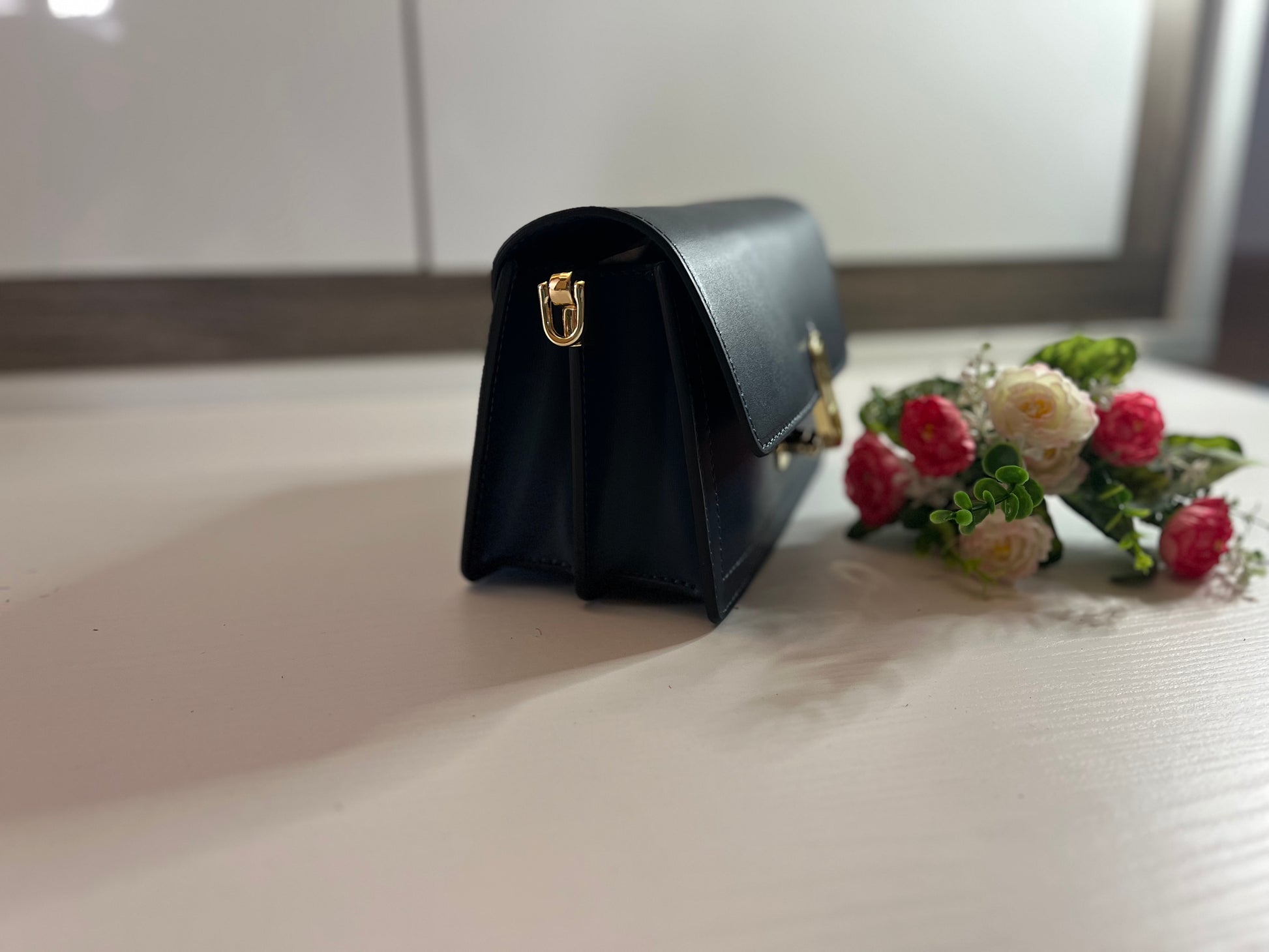 borsa-agata-elegante-blu-fiorellini-rosa-bianchi