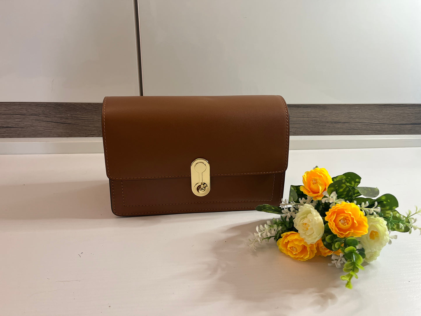 borsa-agata-tracolla-marrone-fiorellini-gialli