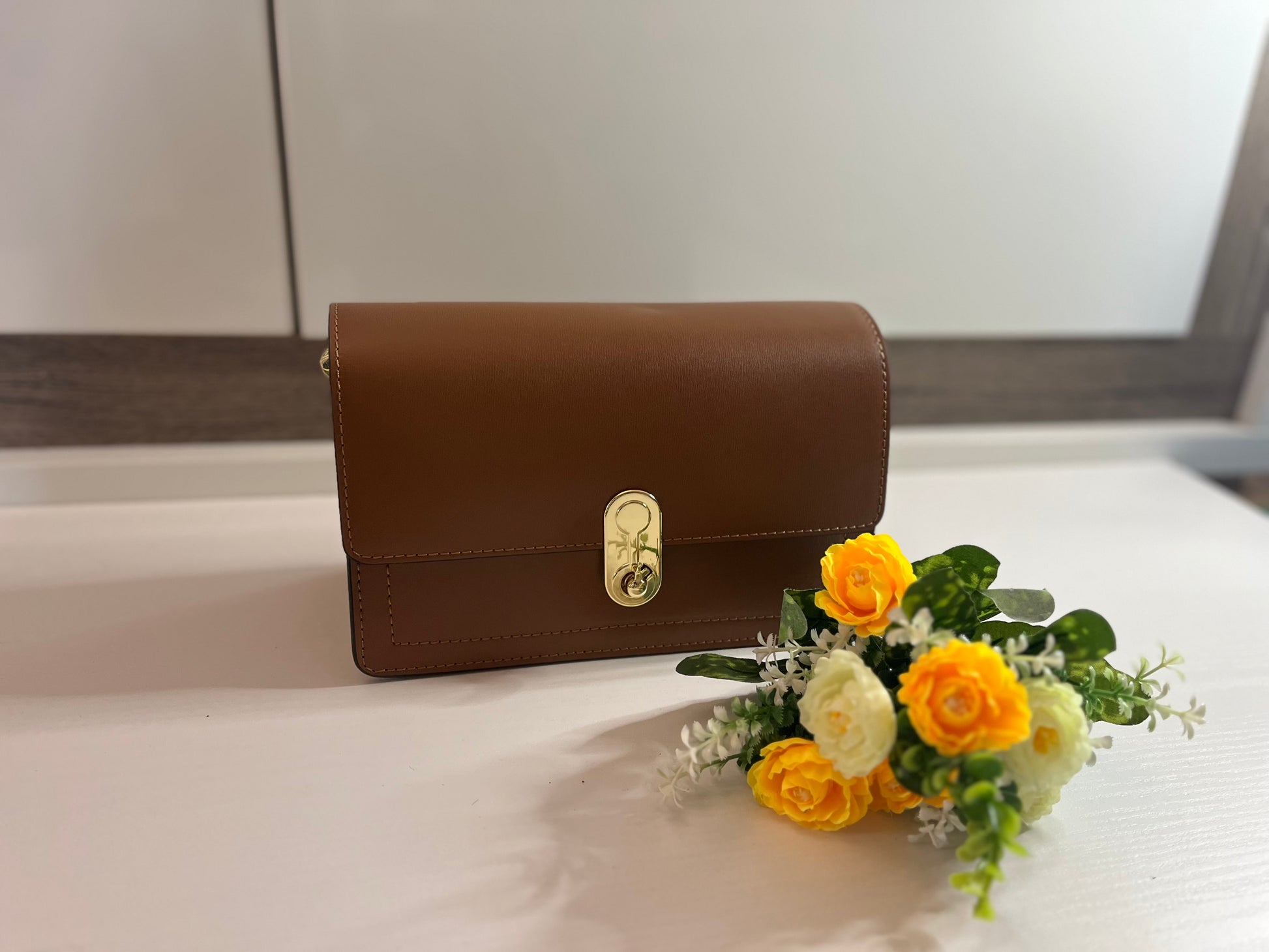 borsa-agata-tracolla-marrone-fiorellini-gialli
