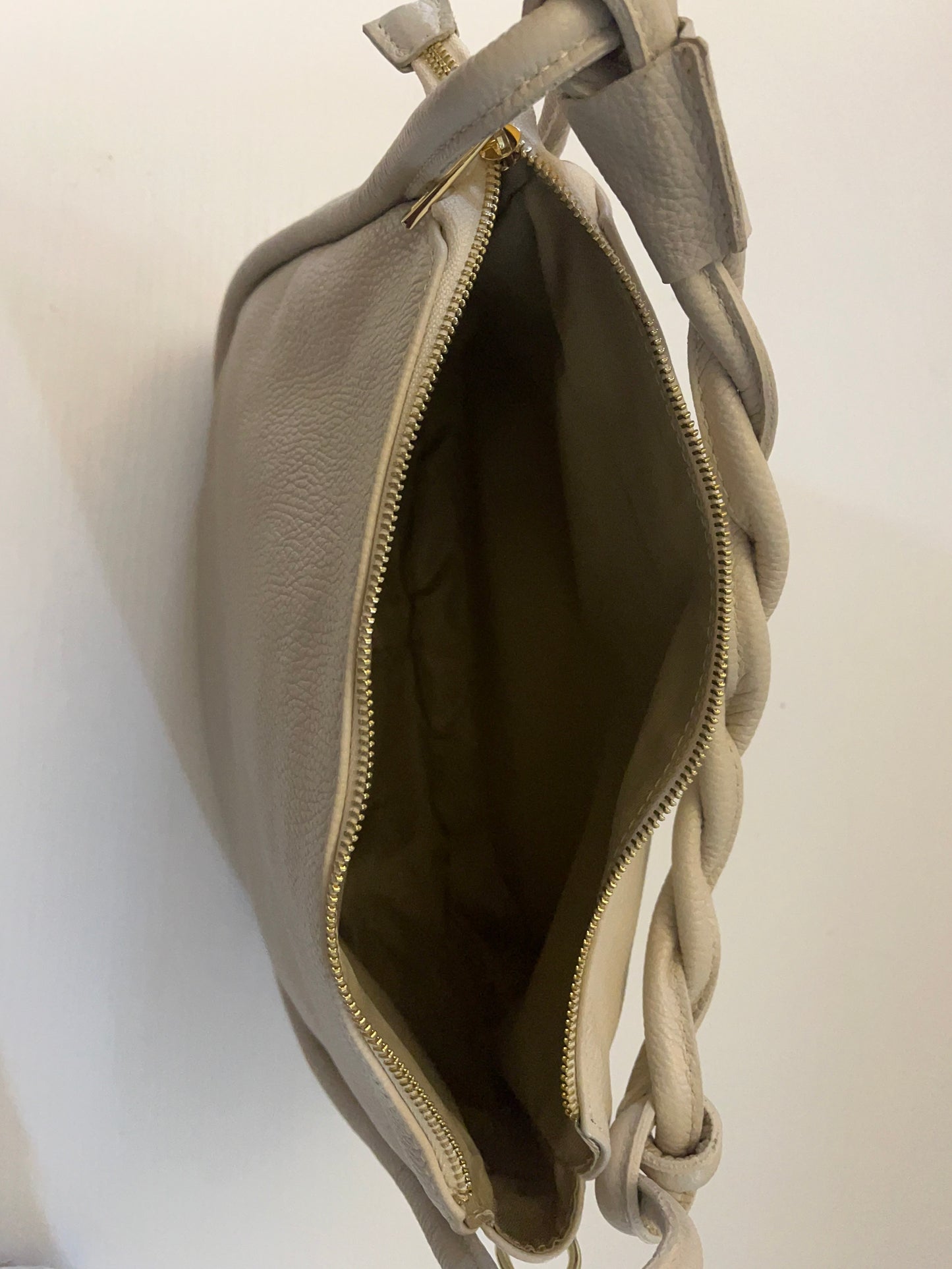 Borsa Cinzia in pelle beige con manico intrecciato