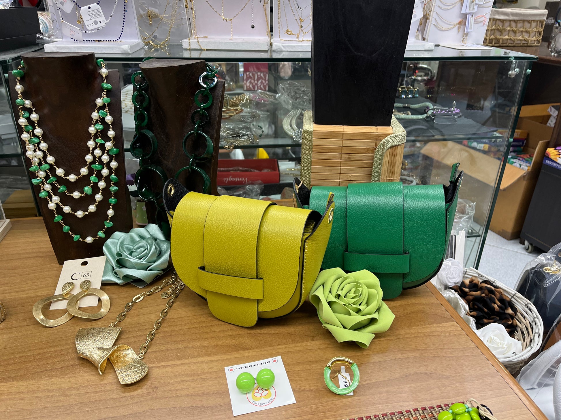 Collezione Luna di borse e accessori colorati - borse a tracolla, collane e braccialetti in vari colori vivaci