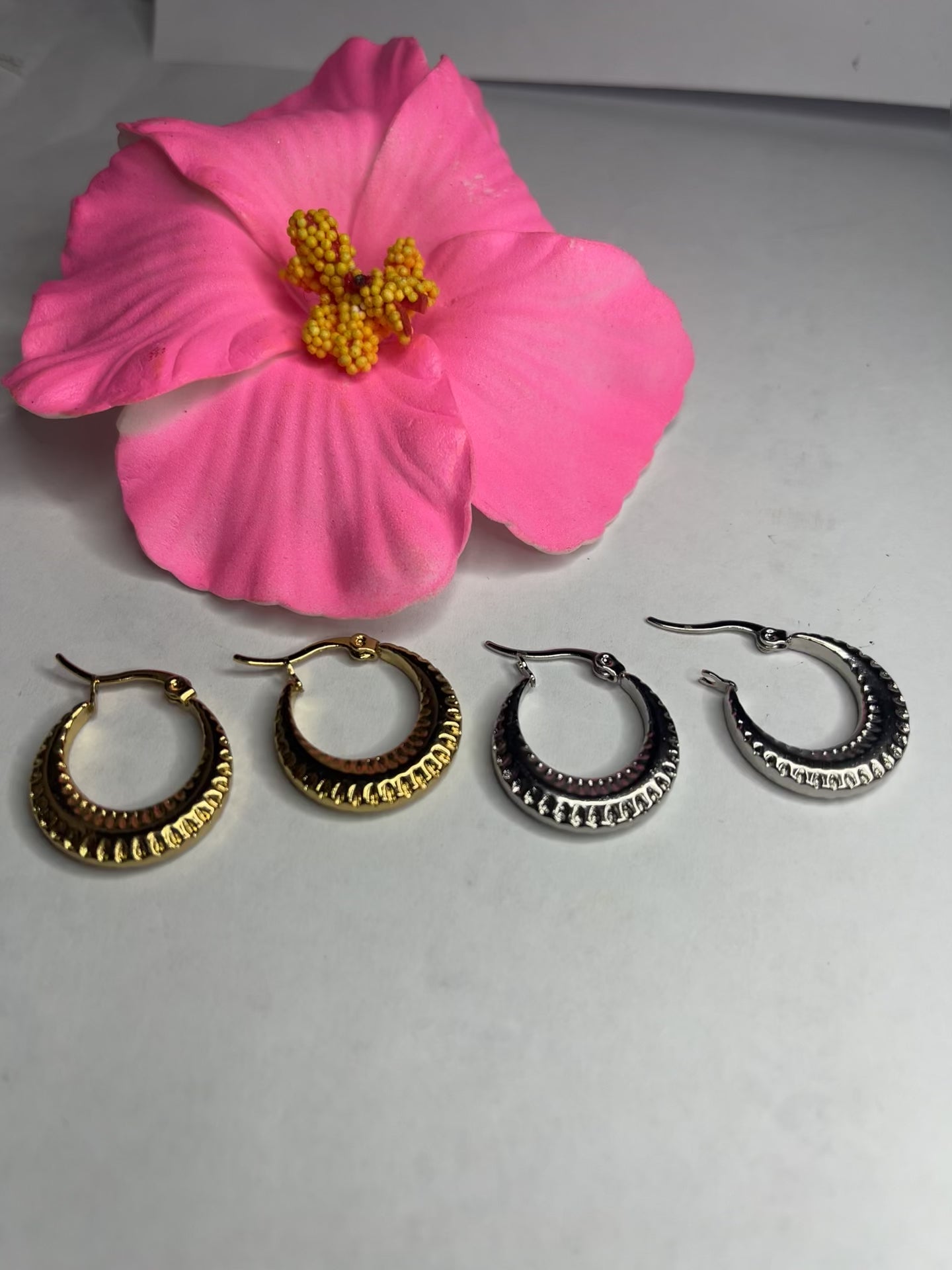 orecchini, livia, cerchio, placcato-oro, placcato-argento, gioielli, elegante, texture, decorativo, donna