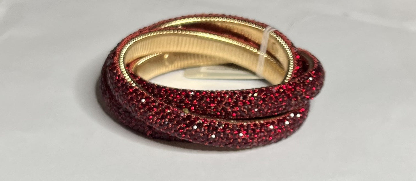 Bracciale triple bangle zirconato color bordeuax in acciaio inossidabile placcato oro con pavé cristalli e texture millegrain