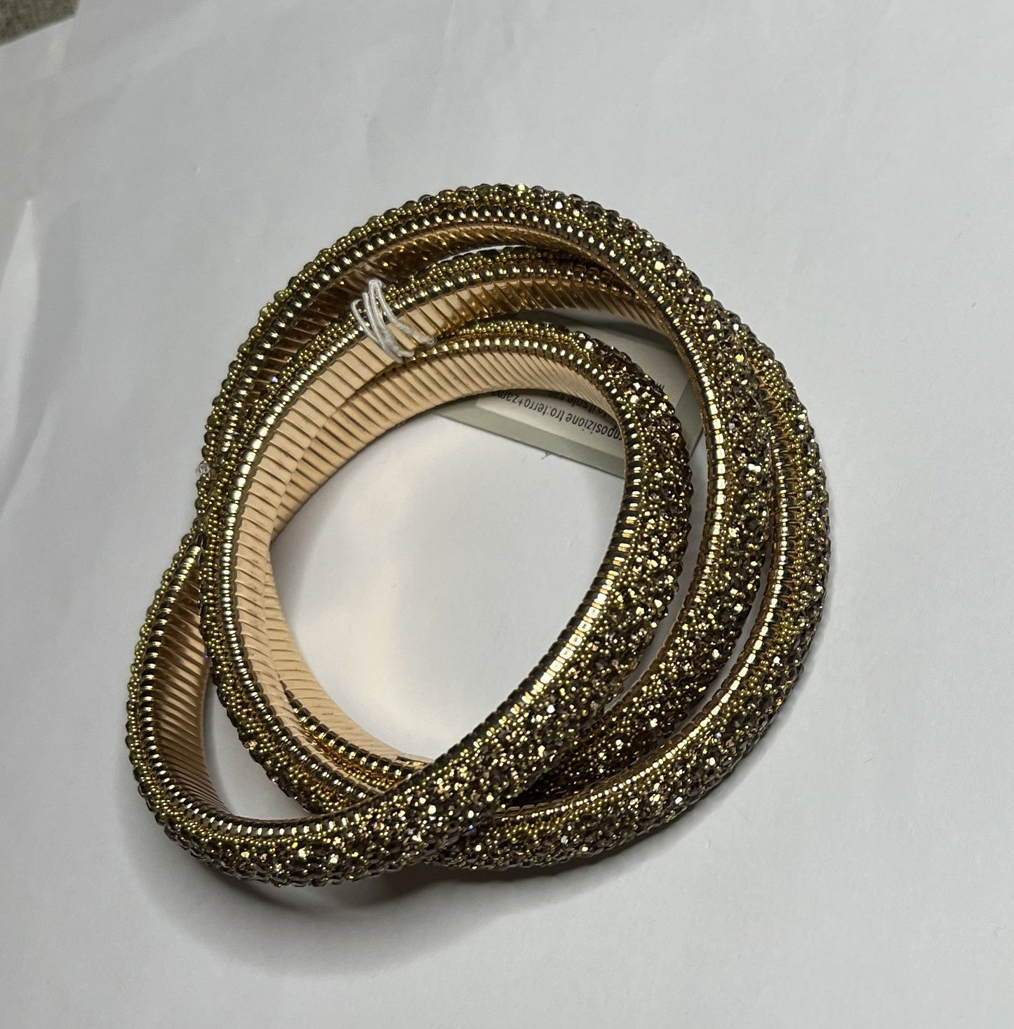 Bracciale triple bangle zirconato color oro in acciaio inossidabile placcato oro con pavé cristalli e texture millegrain