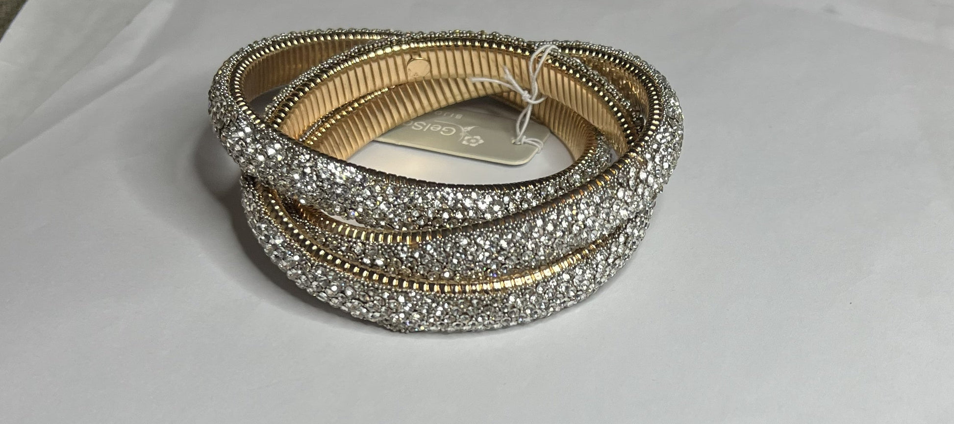 Bracciale triple bangle zirconato color argento in acciaio inossidabile placcato oro con pavé cristalli e texture millegrain