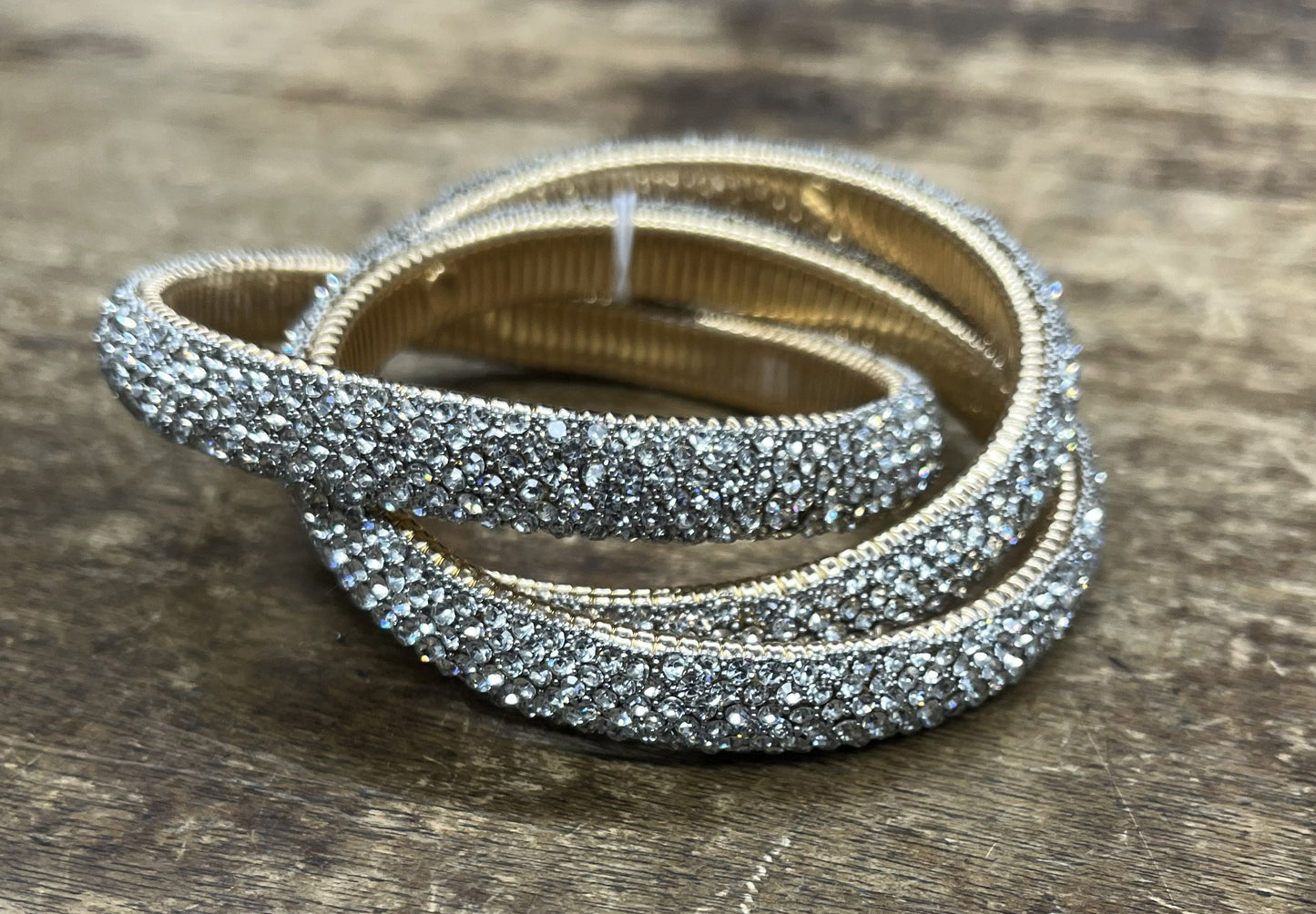 Bracciale triple bangle zirconato color argento in acciaio inossidabile placcato oro con pavé cristalli e texture millegrain