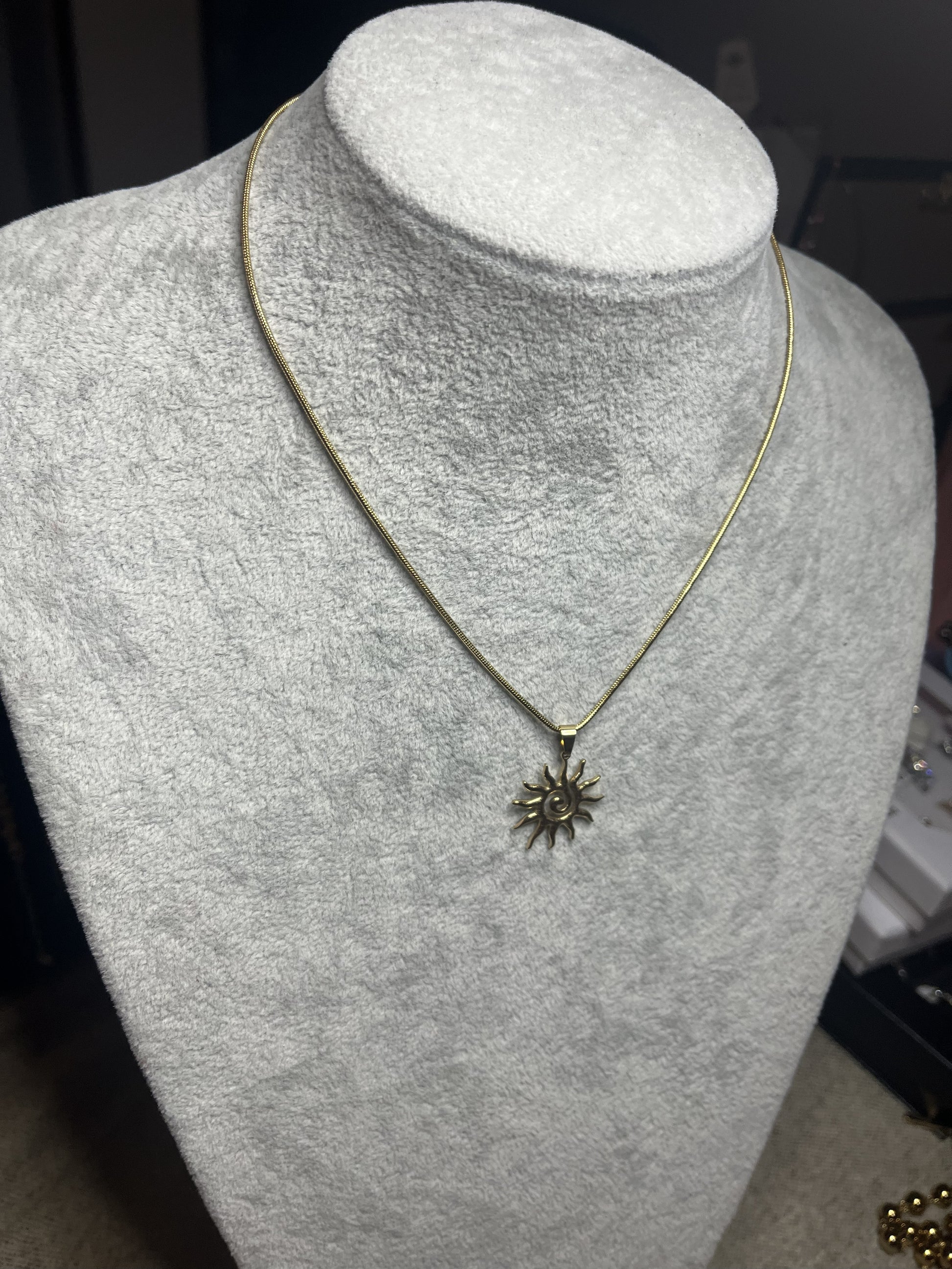 Collana Acciaio Inossidabile Ciondolo Sole Raggiante Oro