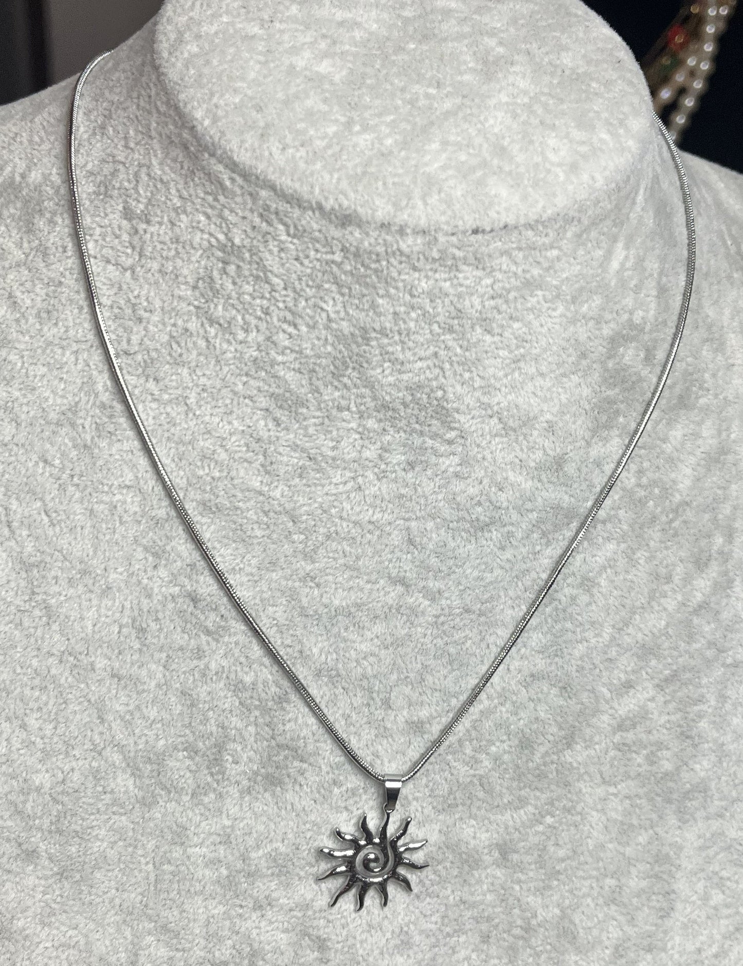 Collana Acciaio Inossidabile Ciondolo Sole Raggiante Argento