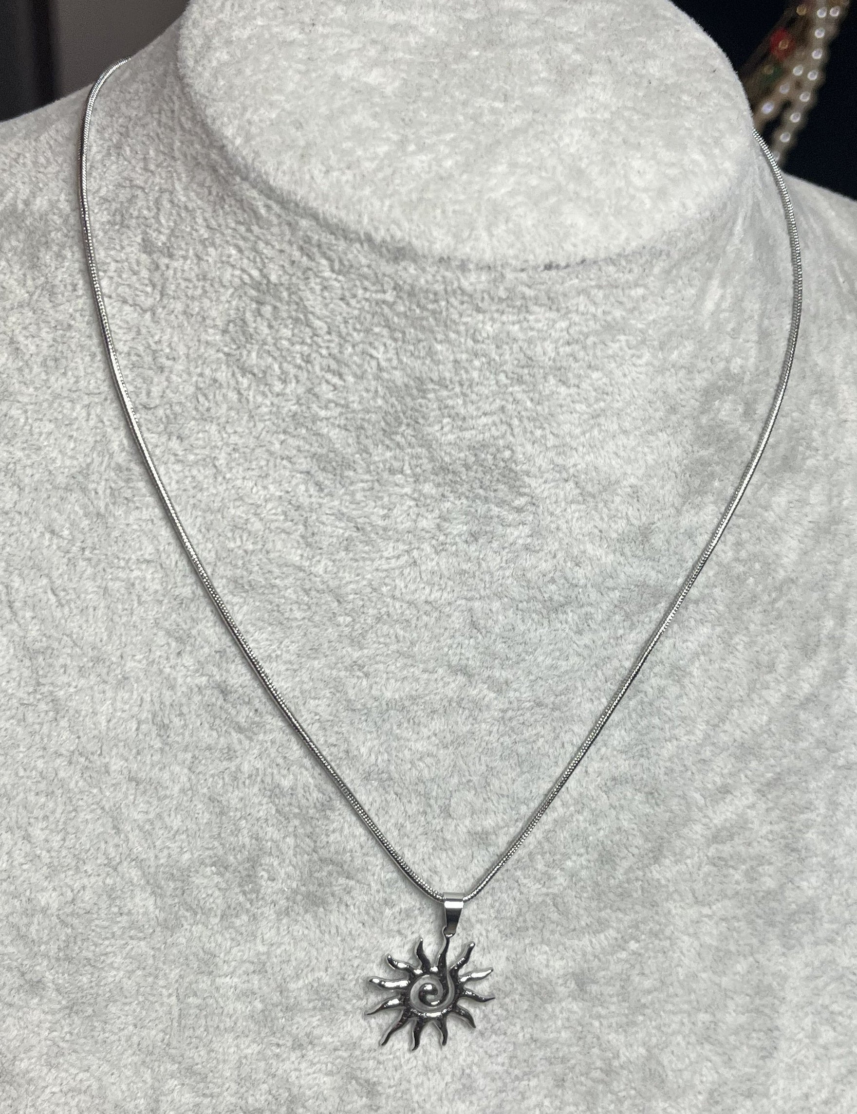 Collana Acciaio Inossidabile Ciondolo Sole Raggiante Argento