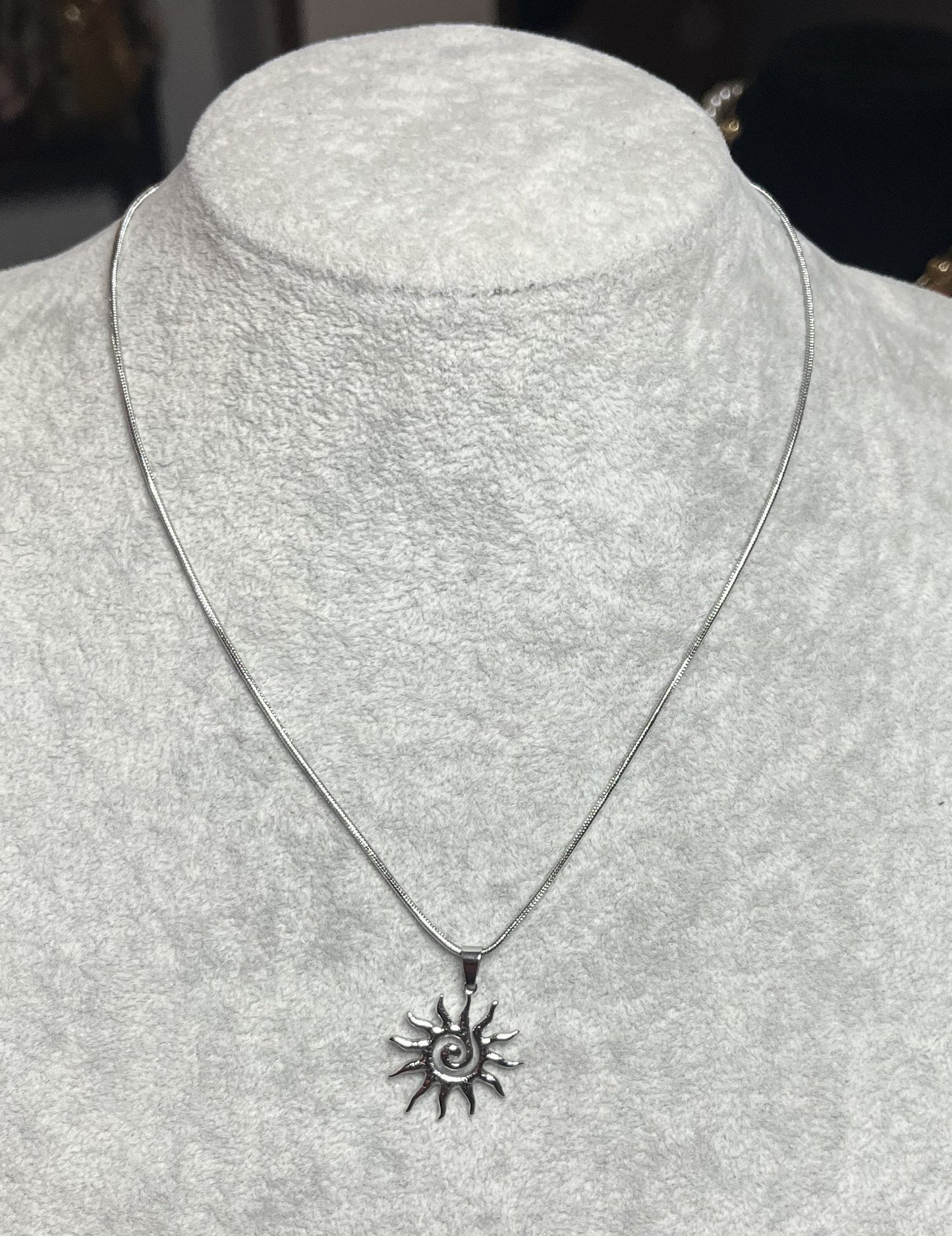 Collana Acciaio Inossidabile Ciondolo Sole Raggiante Argento