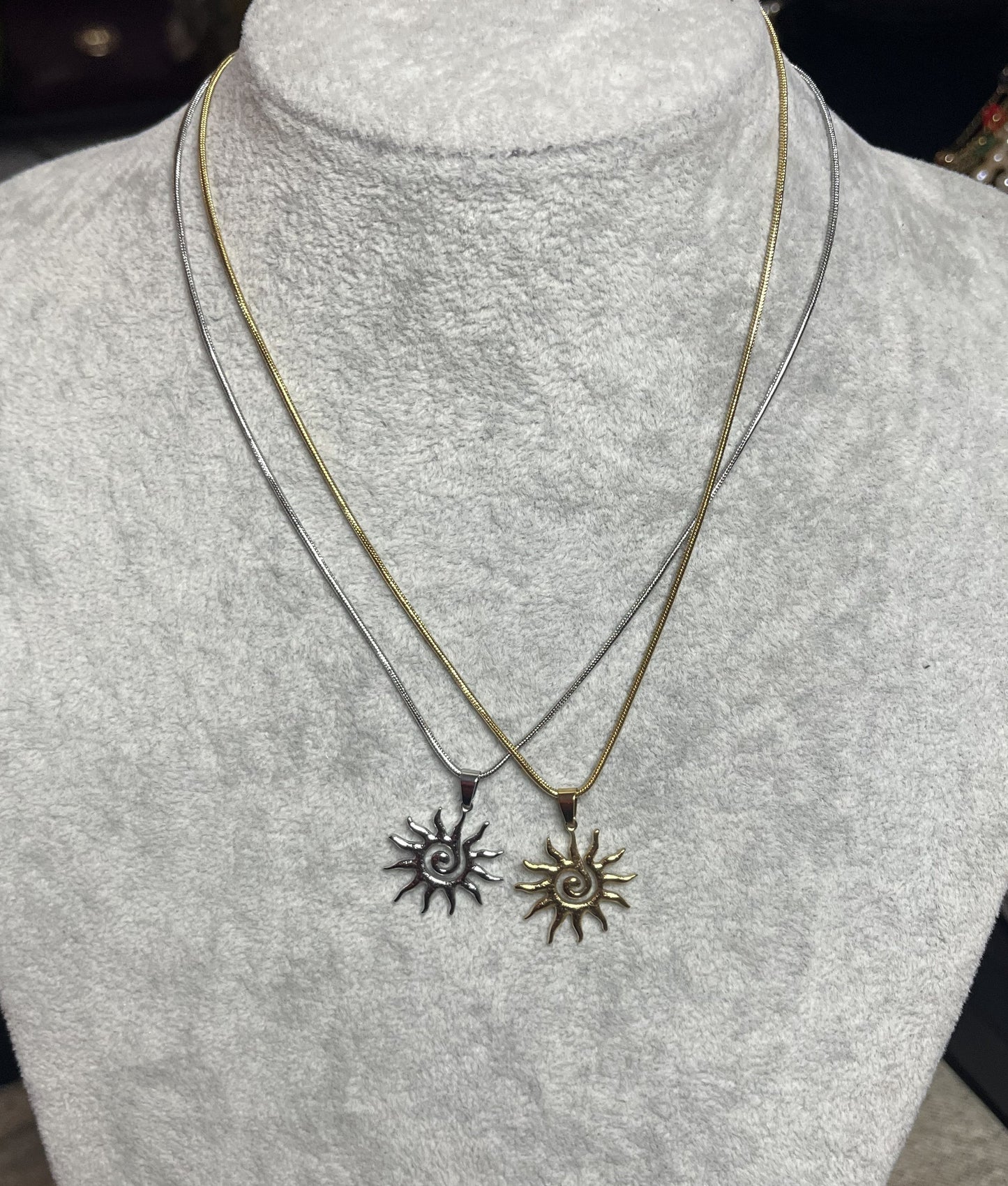 Collana Acciaio Inossidabile Ciondolo Sole Raggiante Oro e Argento