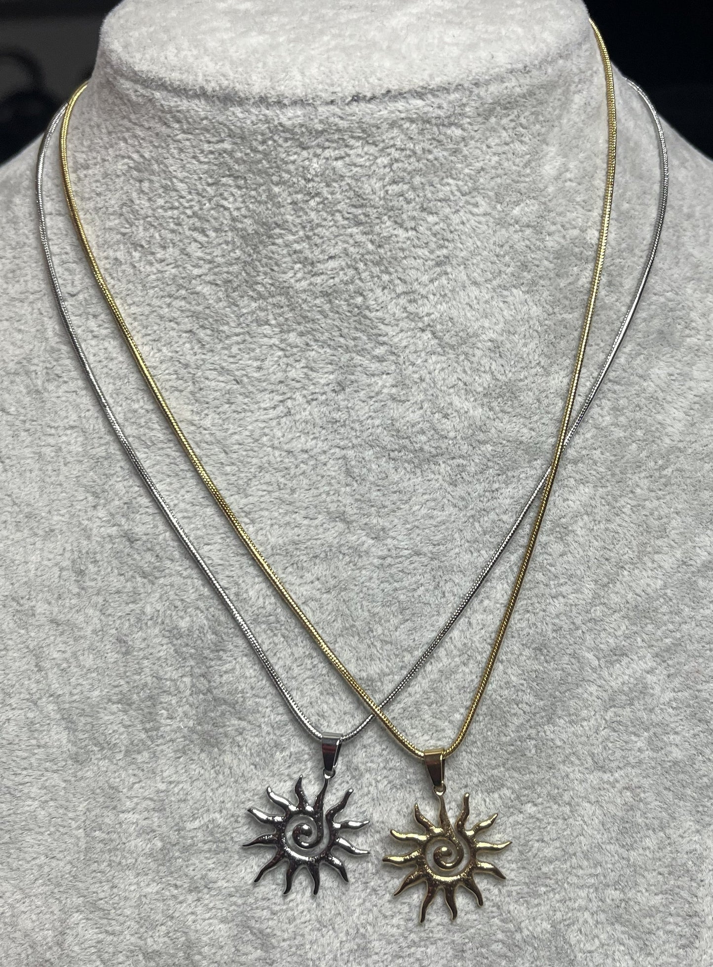 Collana Acciaio Inossidabile Ciondolo Sole Raggiante Oro e Argento