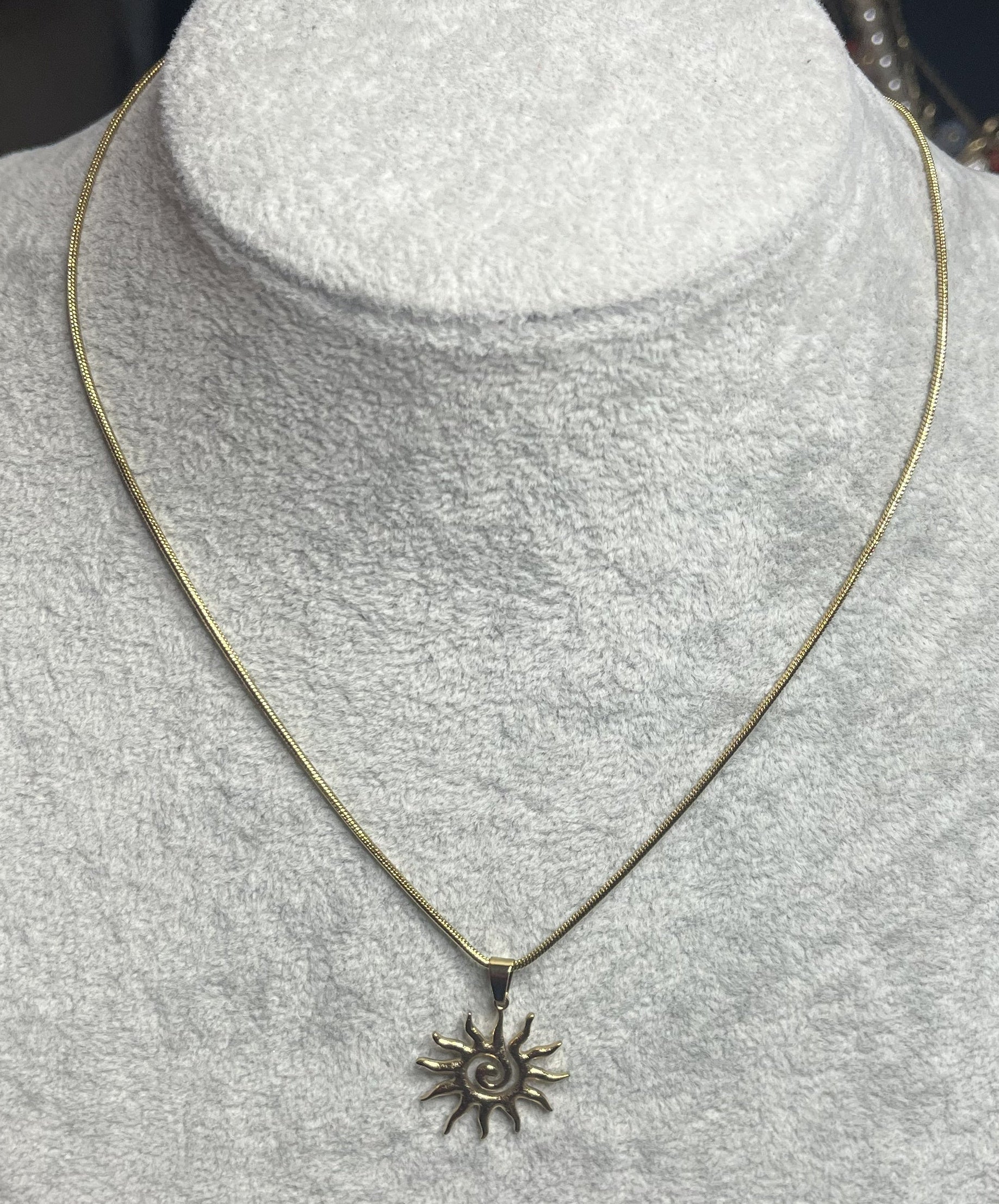 Collana Acciaio Inossidabile Ciondolo Sole Raggiante Oro