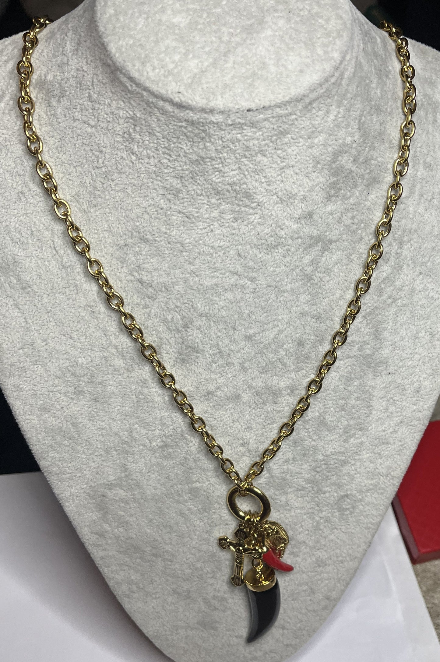 Collana catena grossa placcata oro con cornetto nero portafortuna
