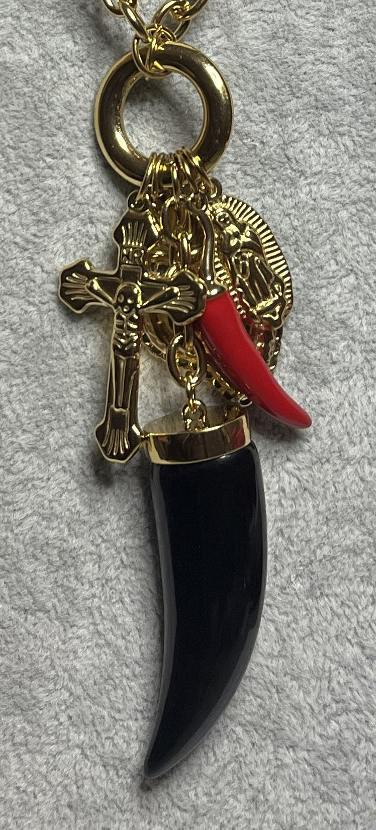 Collana catena grossa placcata oro con cornetto nero portafortuna