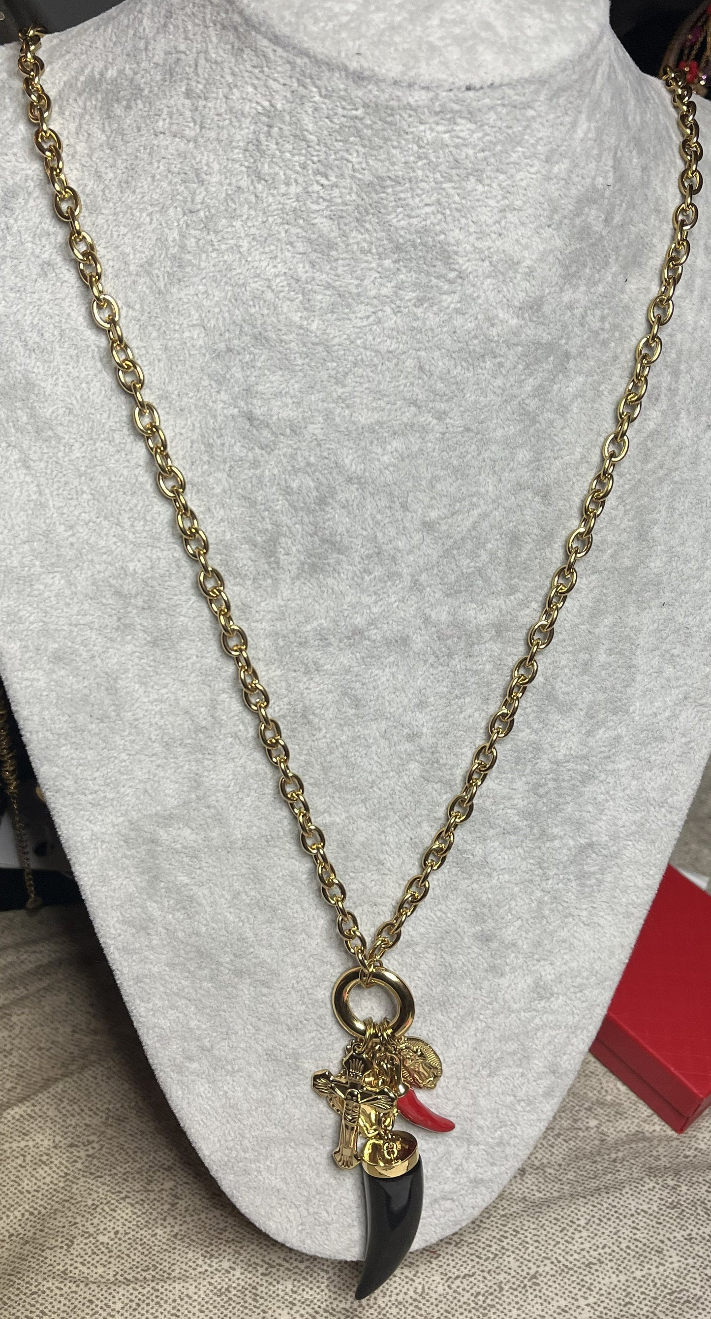 Collana catena grossa placcata oro con cornetto nero portafortuna