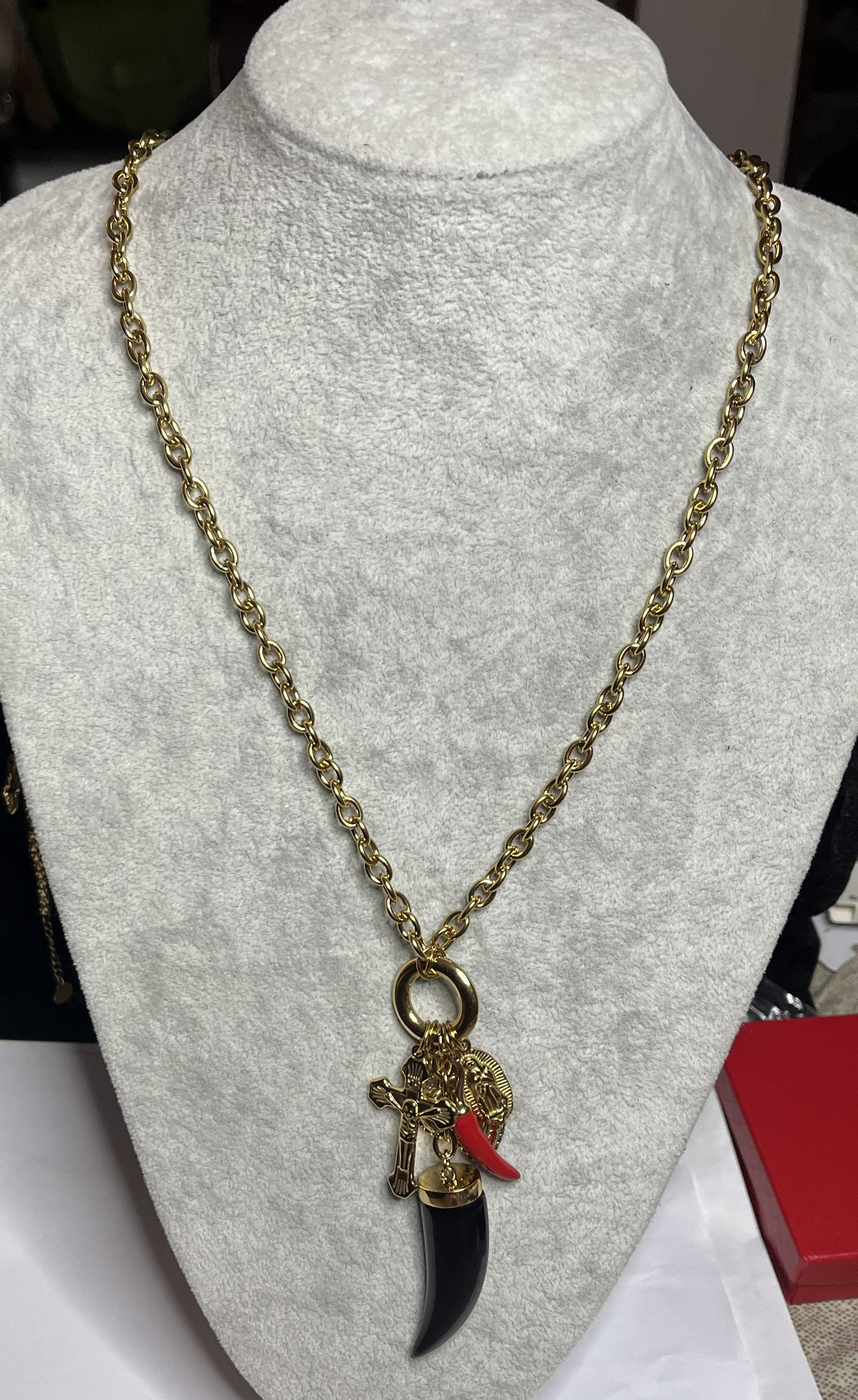 Collana catena grossa placcata oro con cornetto nero portafortuna