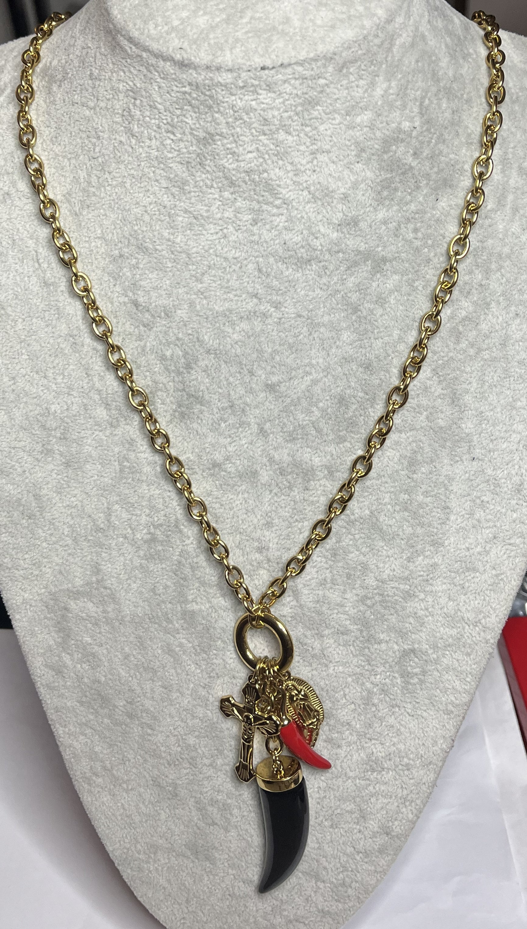 Collana catena grossa placcata oro con cornetto nero portafortuna