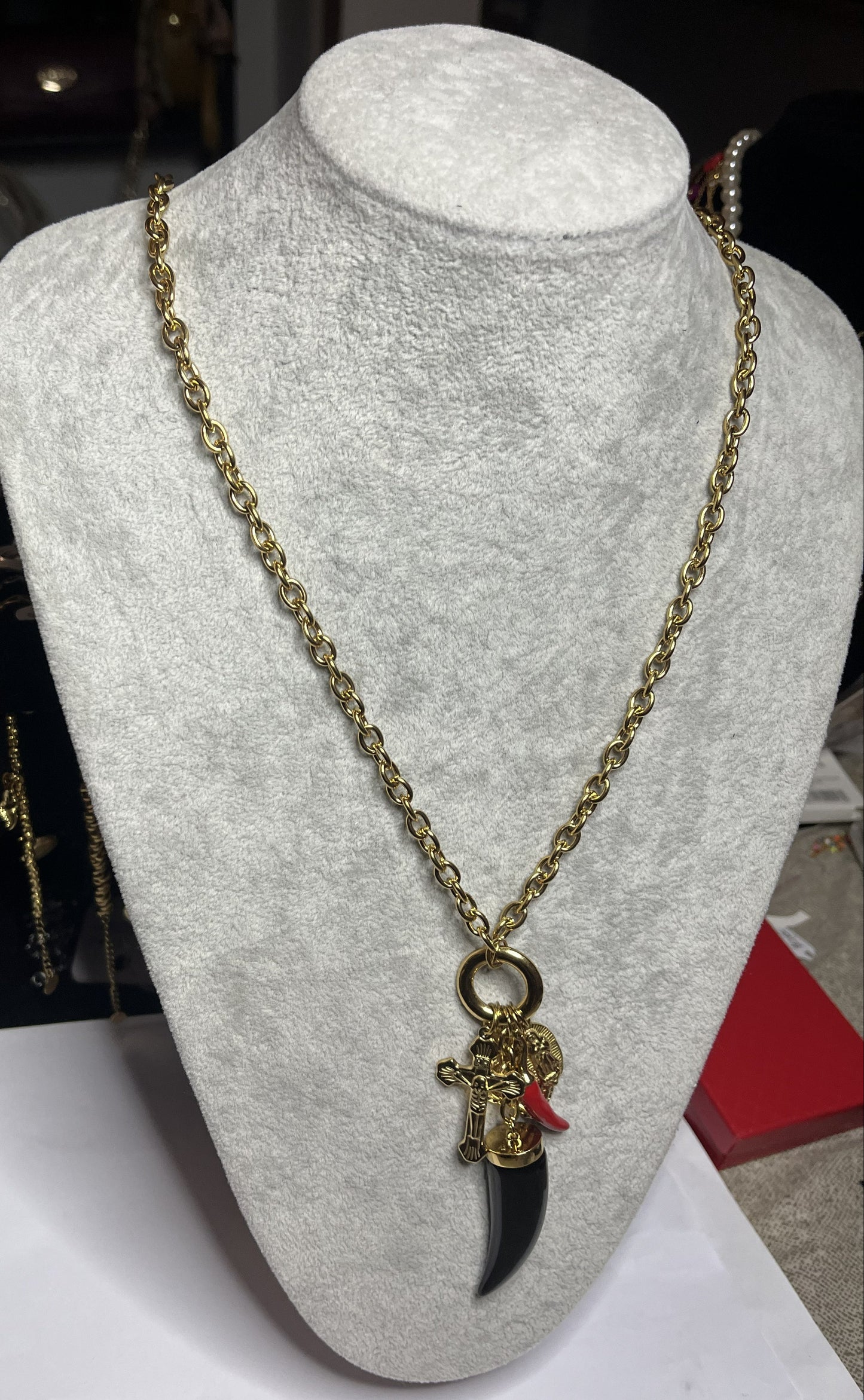 Collana catena grossa placcata oro con cornetto nero portafortuna