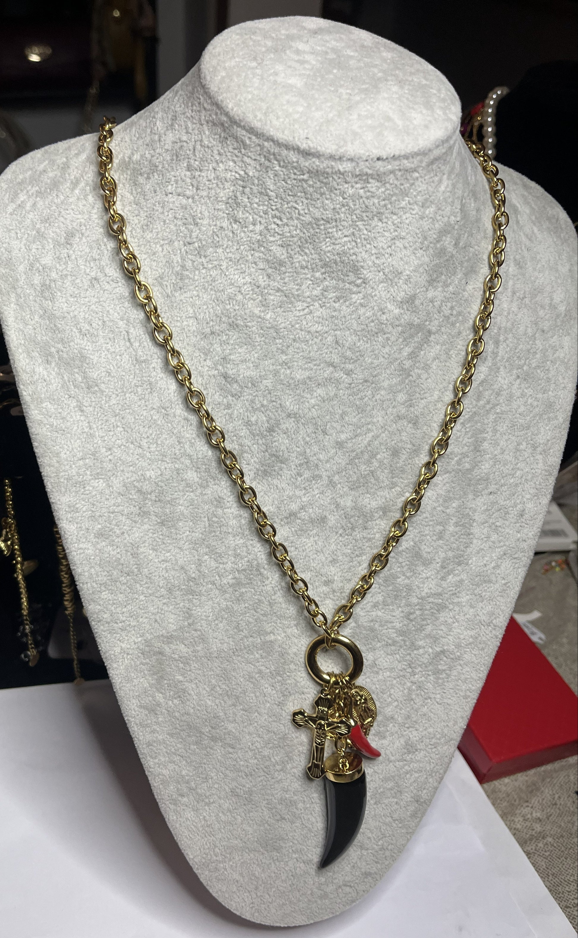 Collana catena grossa placcata oro con cornetto nero portafortuna