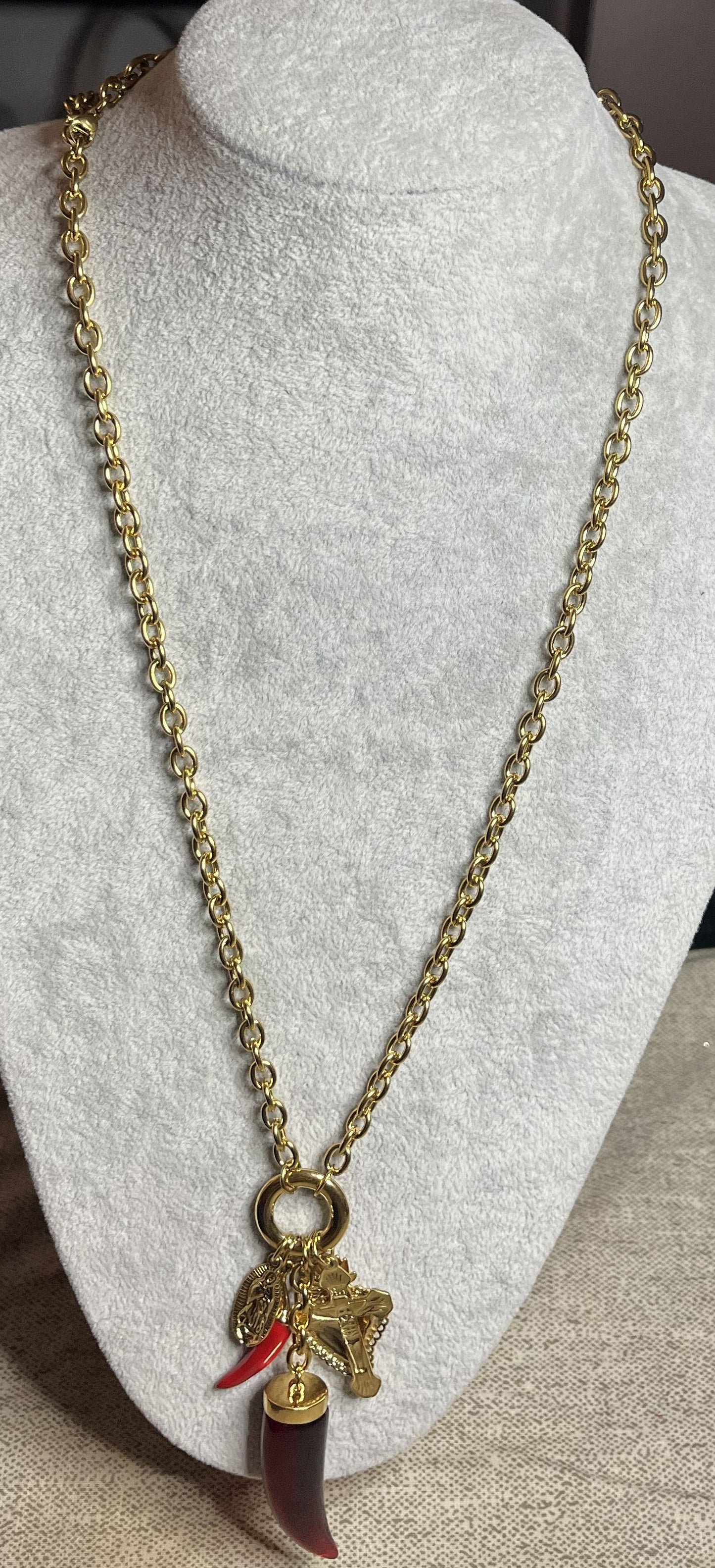Collana catena grossa placcata oro con cornetto rosso portafortuna