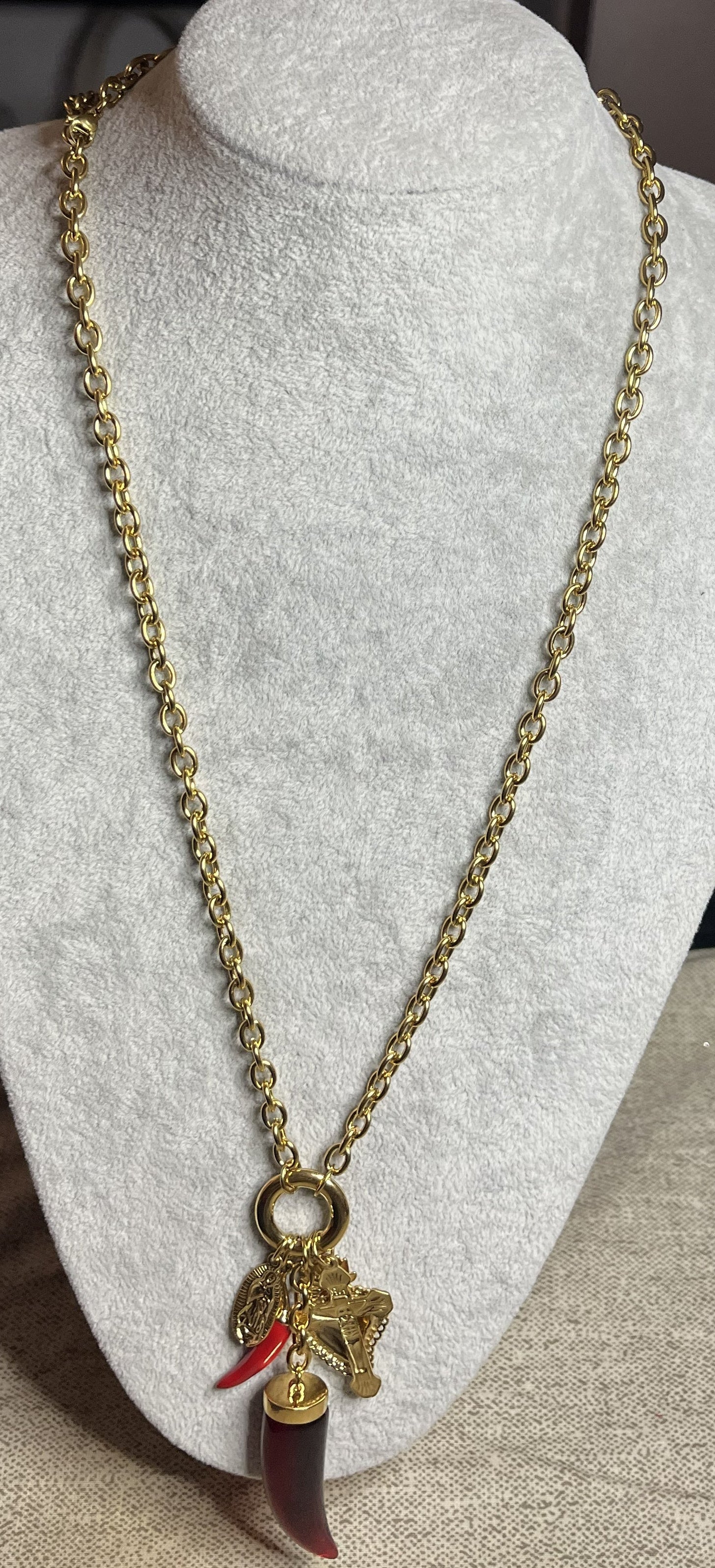 Collana catena grossa placcata oro con cornetto rosso portafortuna