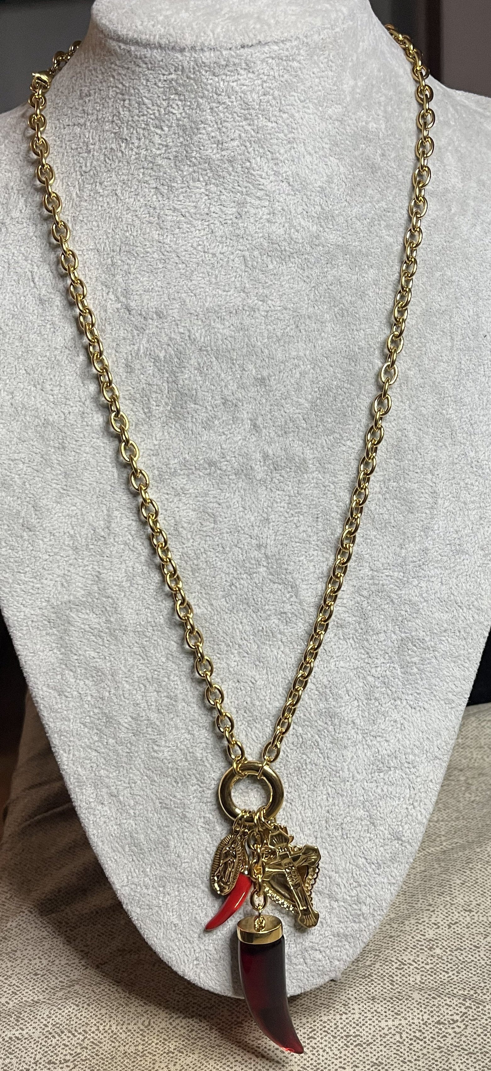 Collana catena grossa placcata oro con cornetto rosso portafortuna