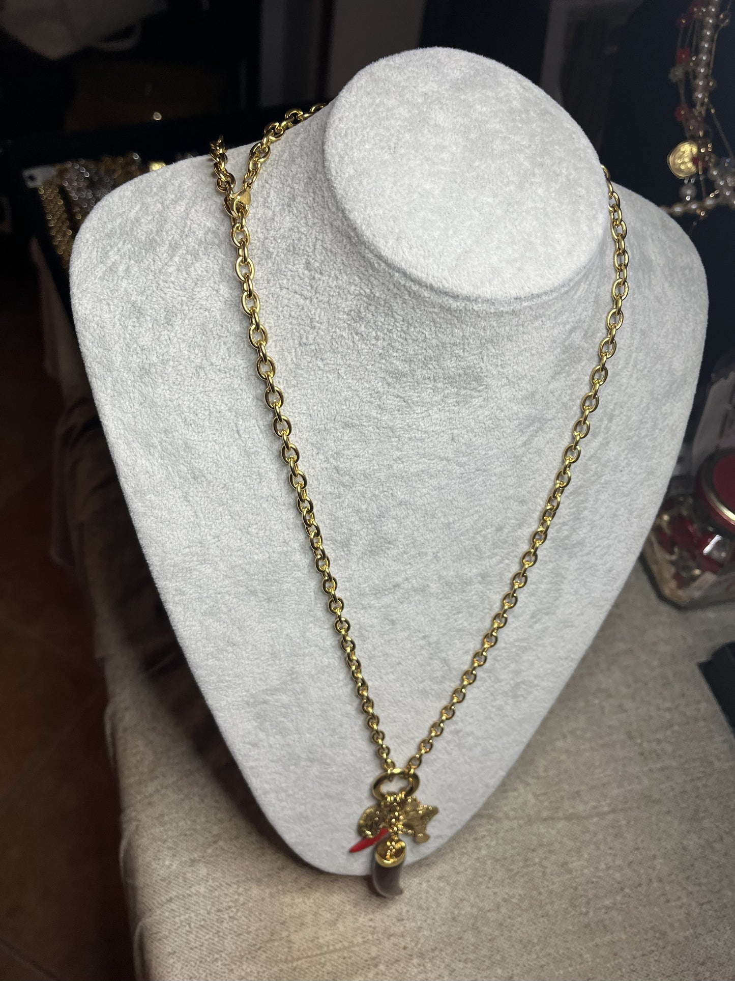 Collana catena grossa placcata oro con cornetto rosso portafortuna