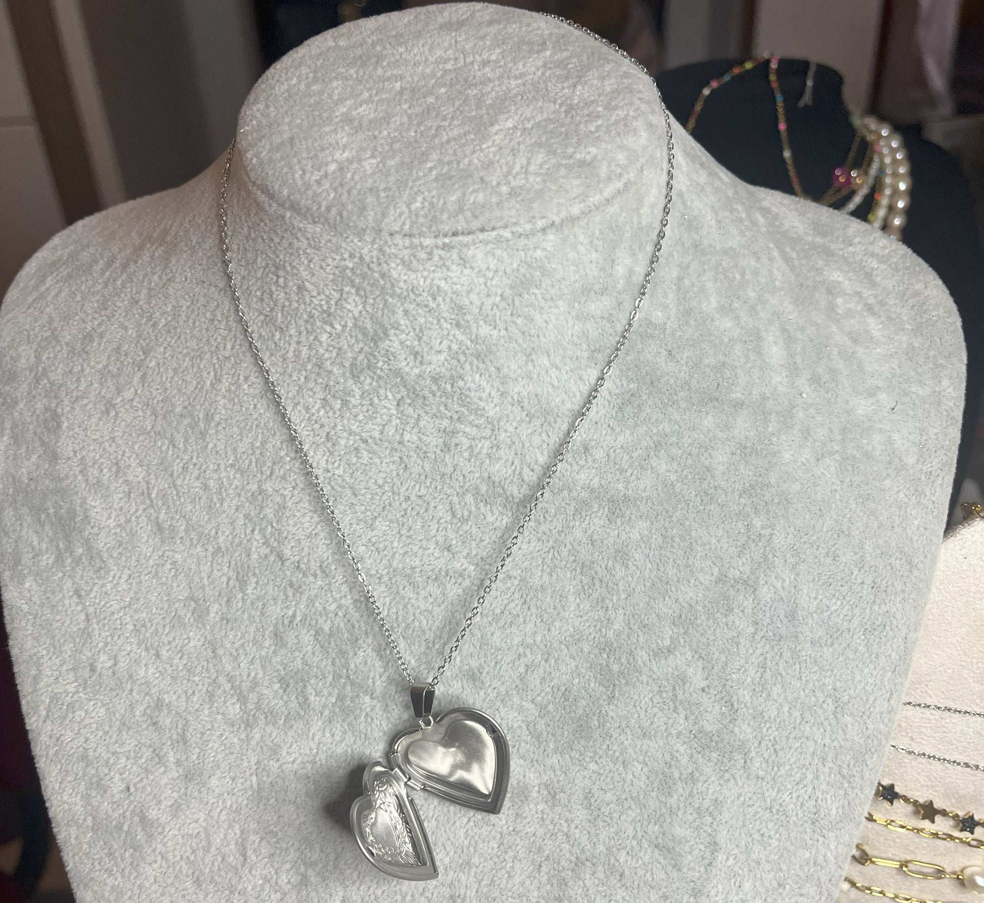 Collana Cuore Segreto - medaglione aperto che mostra lo spazio interno