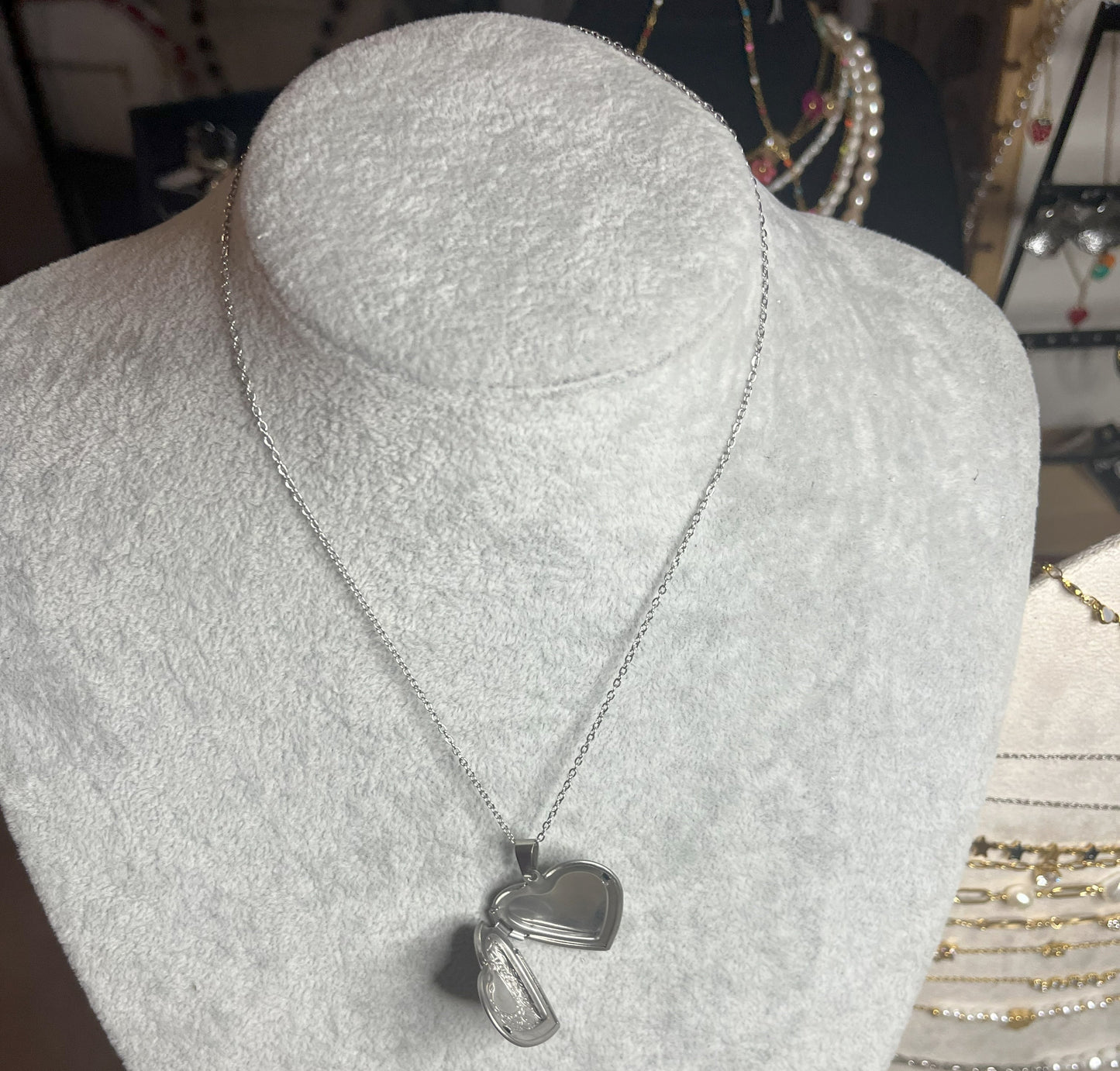 Collana Cuore Segreto - medaglione aperto che mostra lo spazio interno