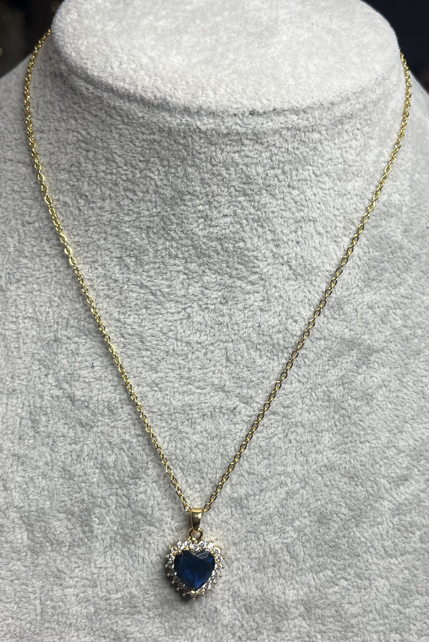 Collana con gemma blu